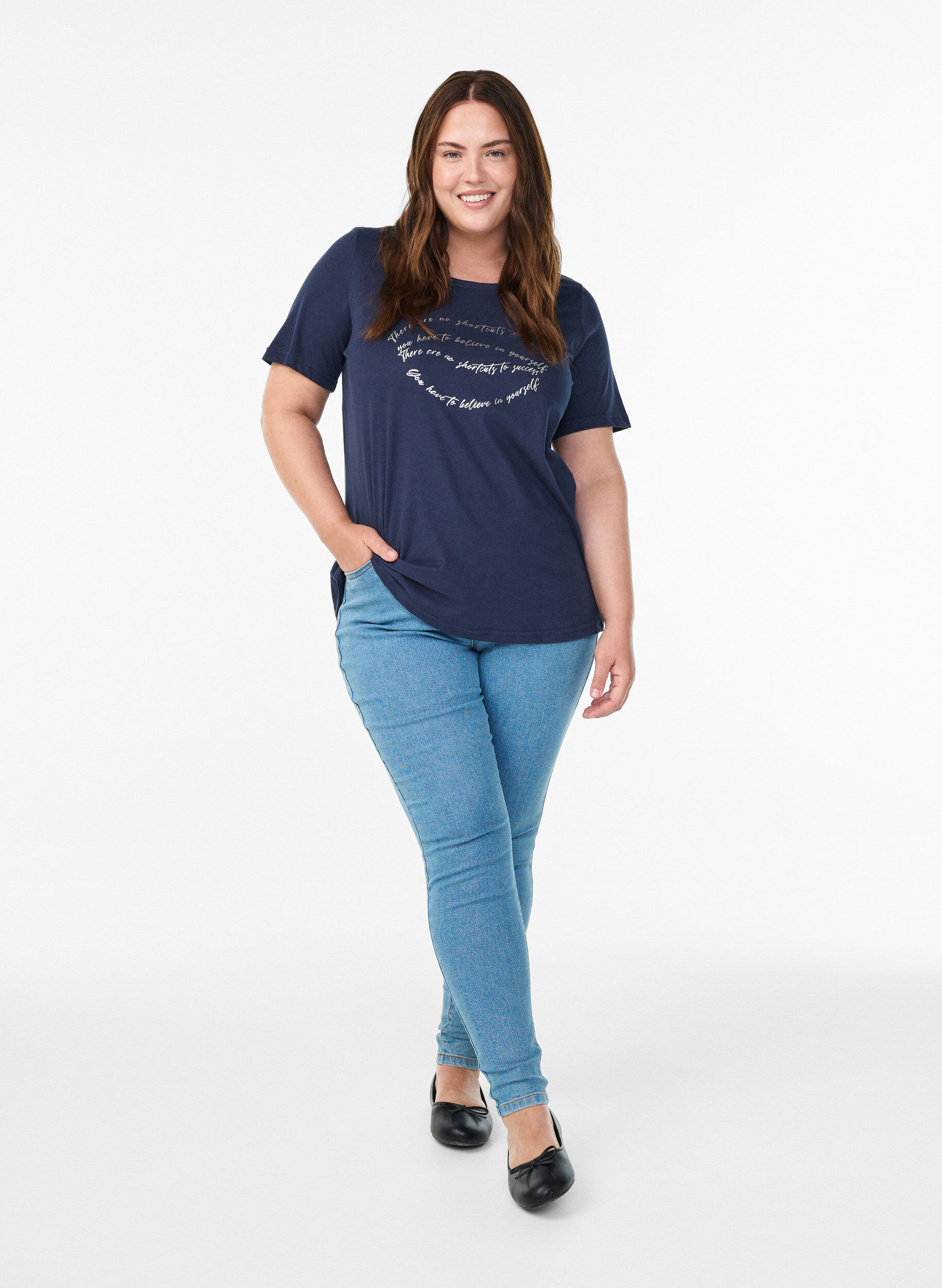 Zizzi T-Shirt mit Print, Blau, Model image number 1