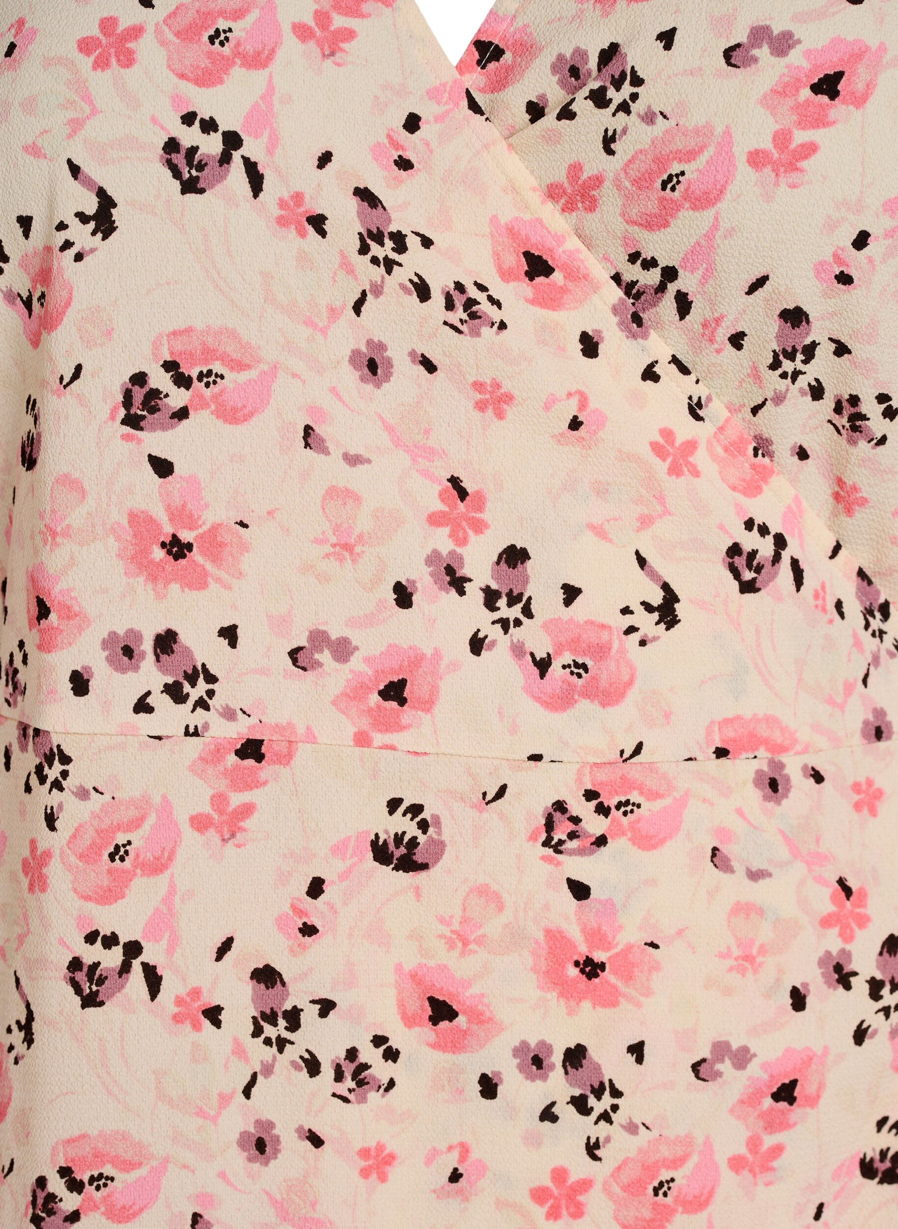 Zizzi Blumiges Wickelkleid mit kurzen &Auml;rmeln, Rot, Packshot image number 2