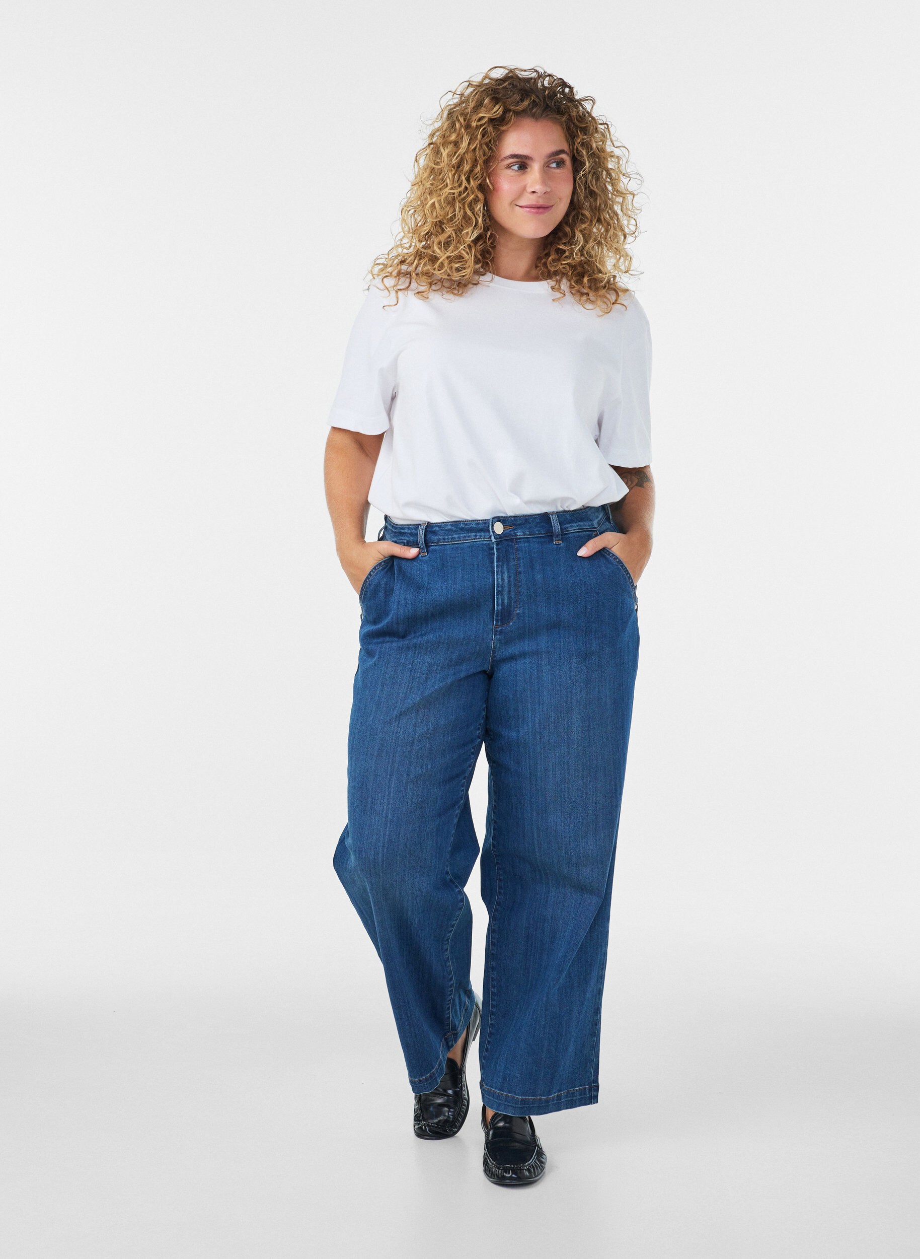 Jean Myra coupe large taille haute, Bleu, Model