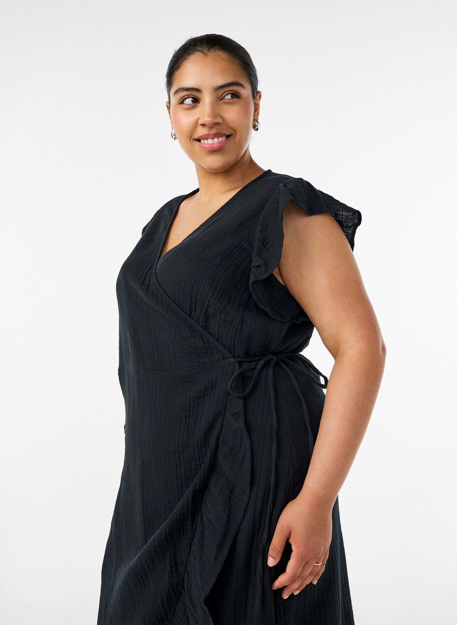 ZizziWickelkleid aus Baumwoll-Musselin mit R&uuml;schen, Schwarz, Model image number 2