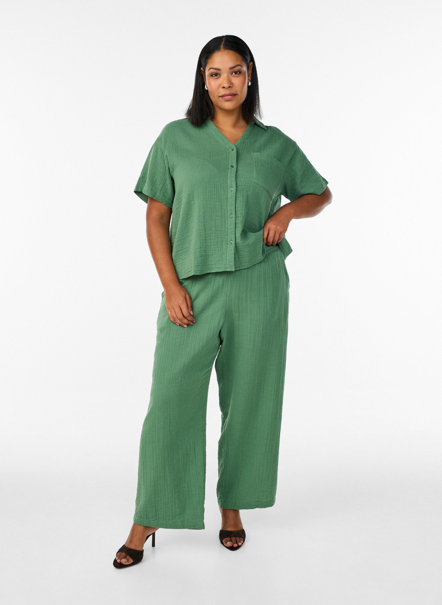 Pantalon taille haute en mousseline de coton &agrave; coupe ample, Vert, Model
