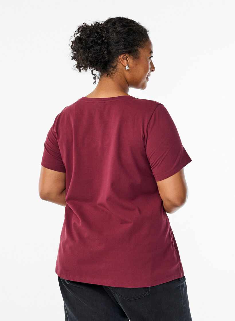 Einfarbiges basic T-Shirt aus Baumwolle, Dunkles Bordeaux, Model image number 2