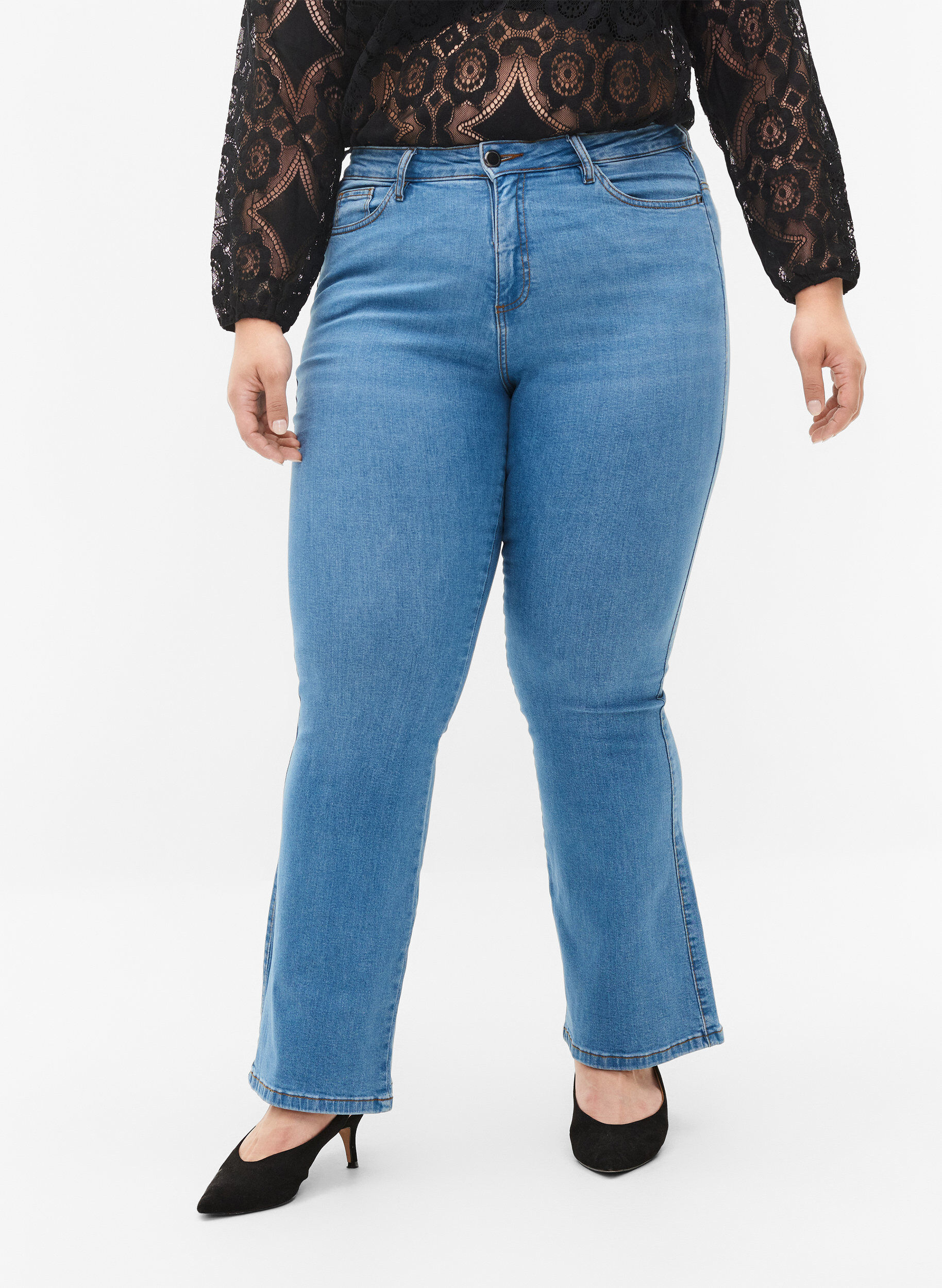 Zizzi Ellen Bootcut-Jeans mit hoher Taille, Blau, Model image number 3