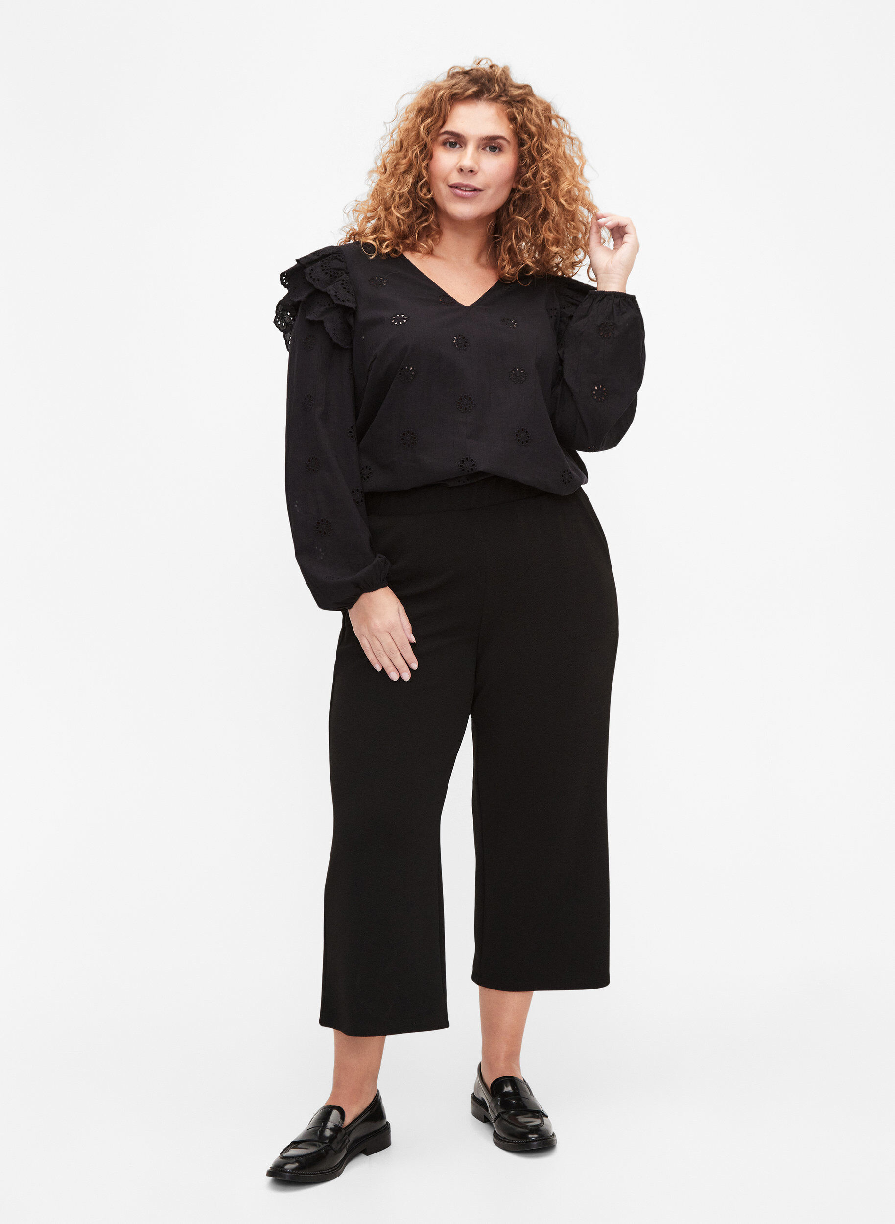 Zizzi Pantalon ample en longueur 7/8, Noir, Model image number 0