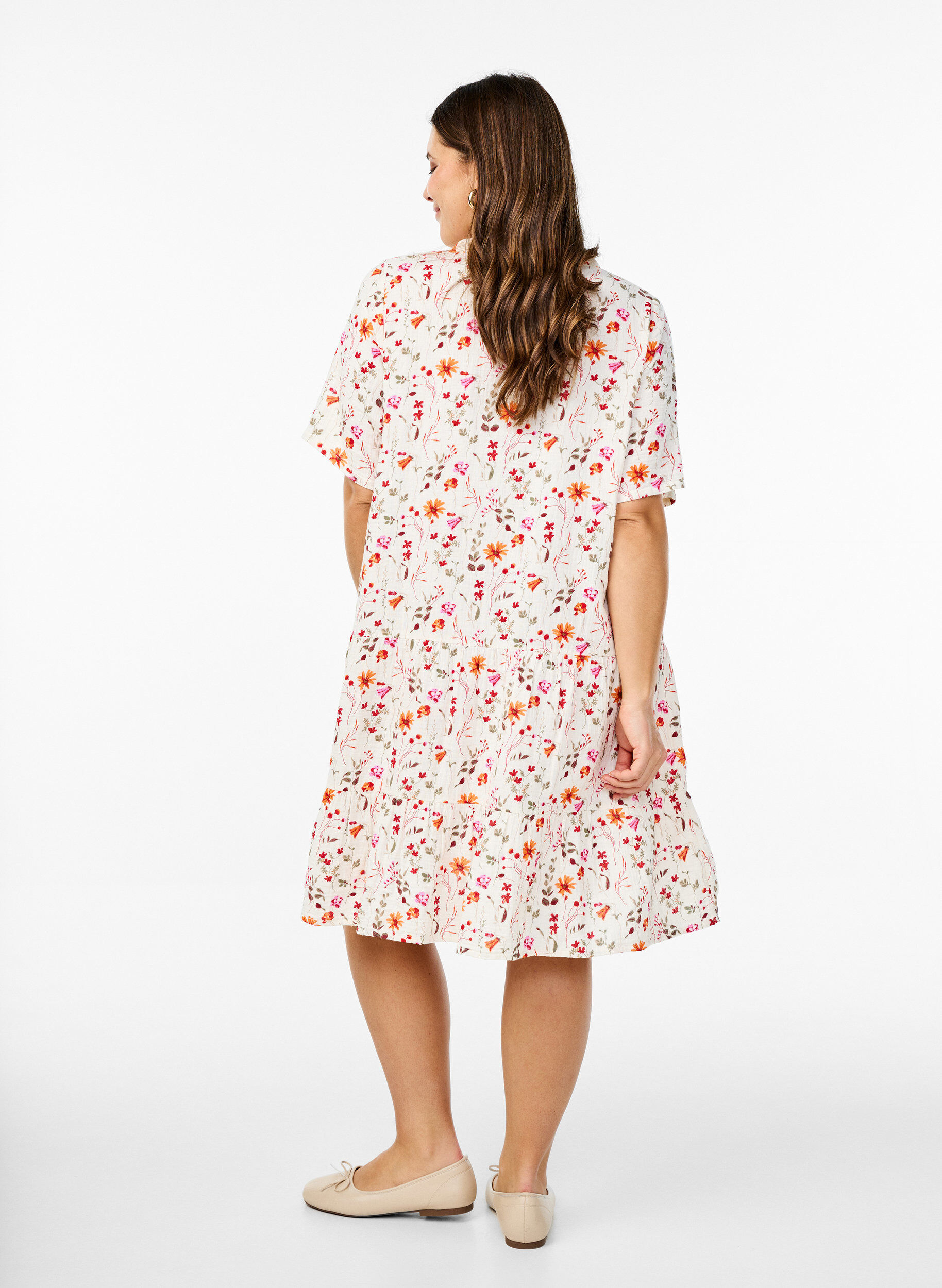 Zizzi Robe courte en mousseline de coton avec des fleurs, Blanc, Model image number 2