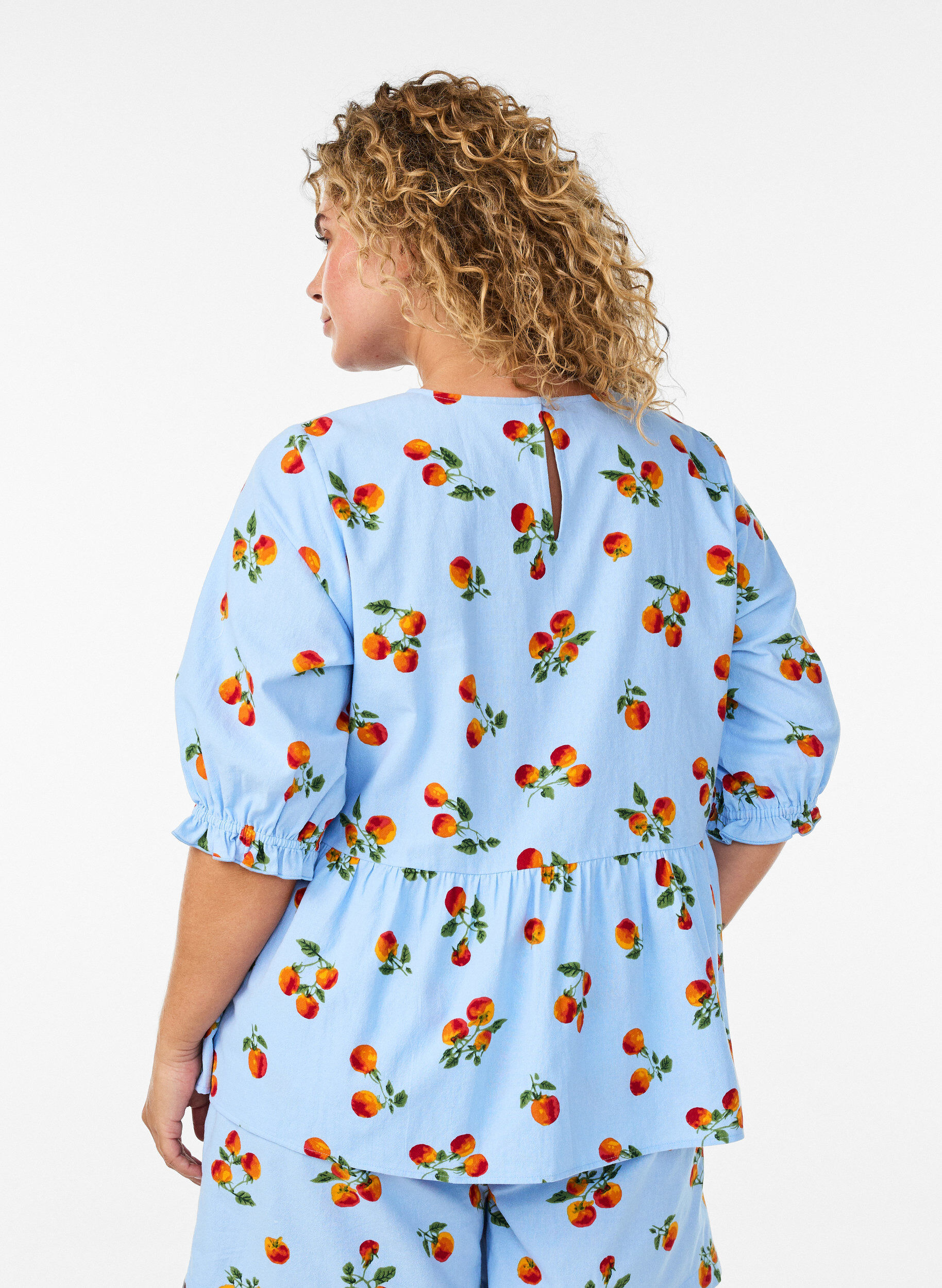 ZizziBlouse en coton avec imprim&eacute; tomates et peplum, Bleu Clair, Model image number 2