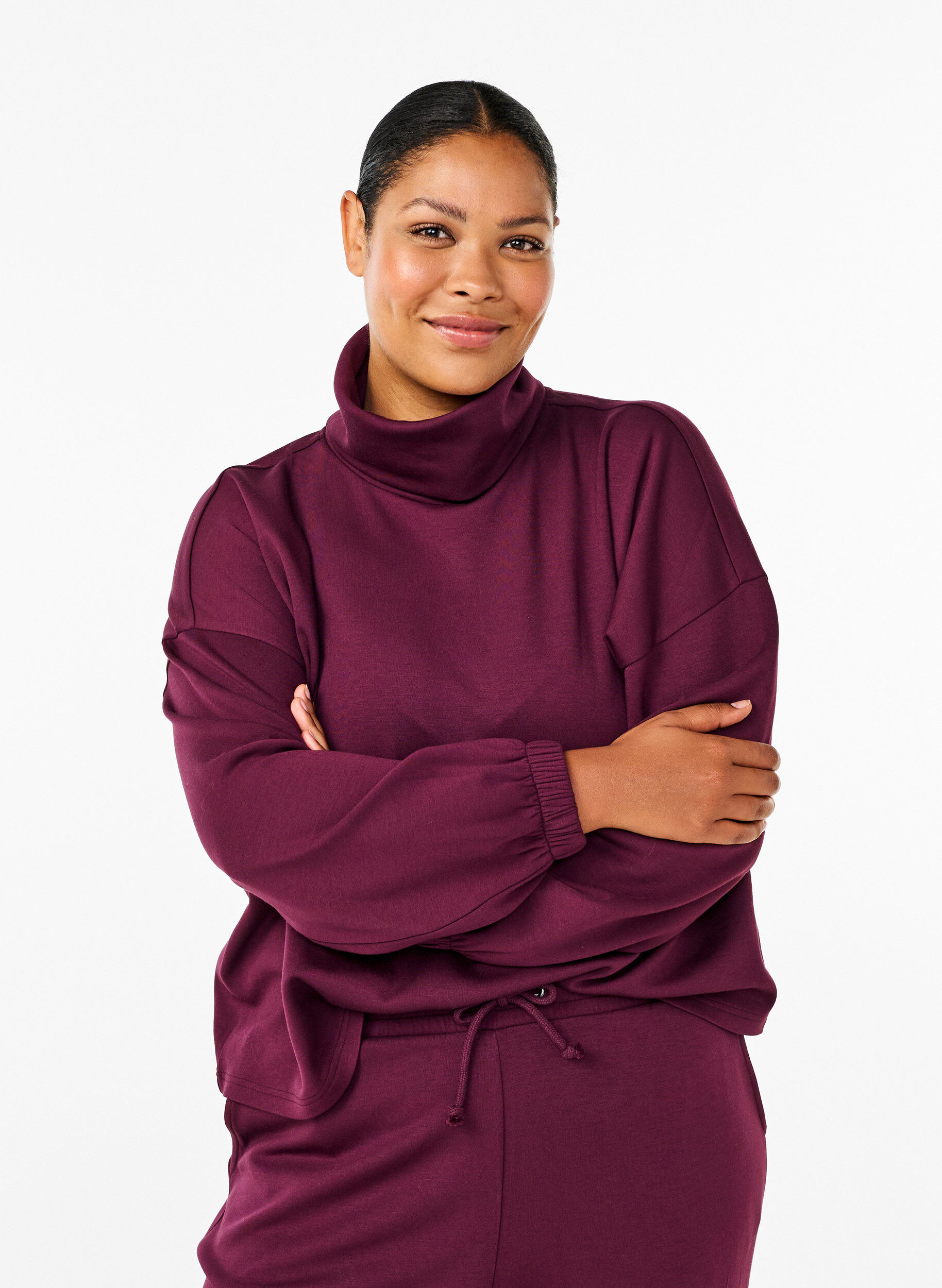 Bluse mit Rollkragen aus Modal-Mix, Dunkles Bordeaux, Model