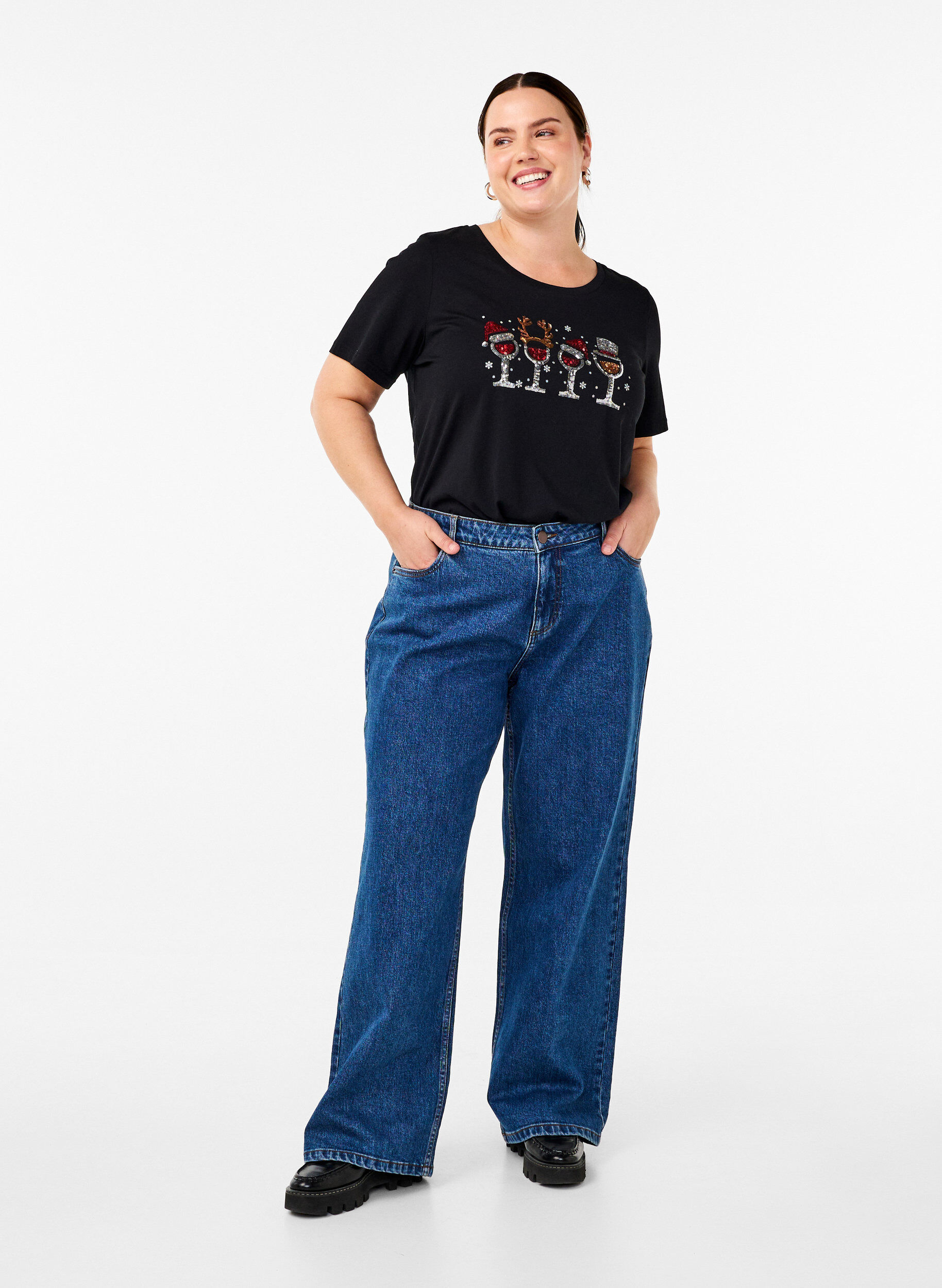 Zizzi T-shirts de No&euml;l en 100 % coton, Black w. Drinks, Model image number 2