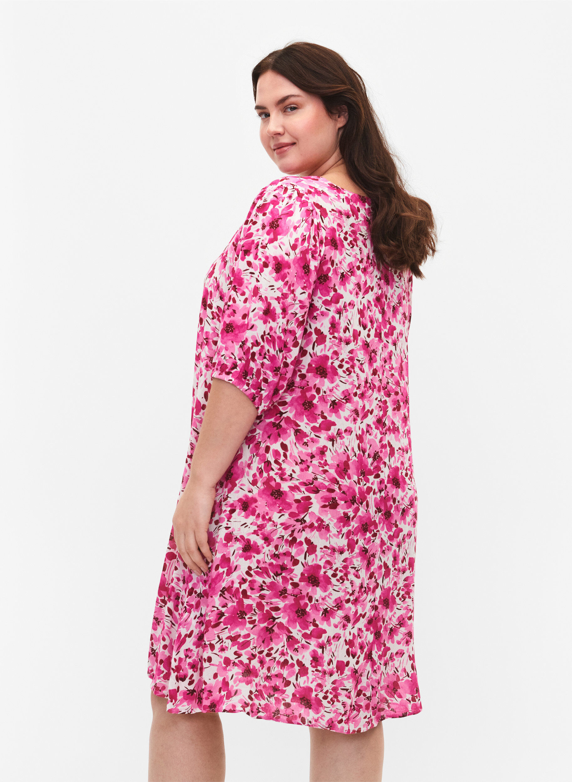 Zizzi Robe en viscose &agrave; fleurs avec forme en A, Pink Flower Rain, Model image number 1