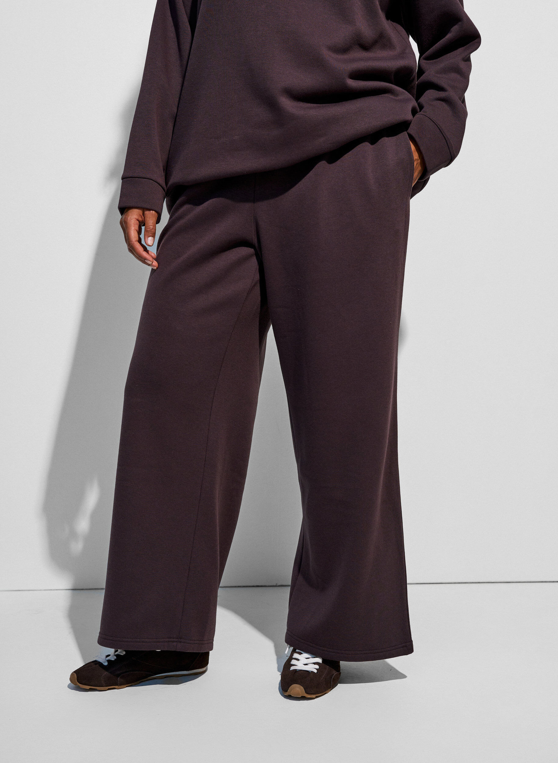ZizziPantalon de jogging taille haute avec coupe ample, Marron, Model image number 2