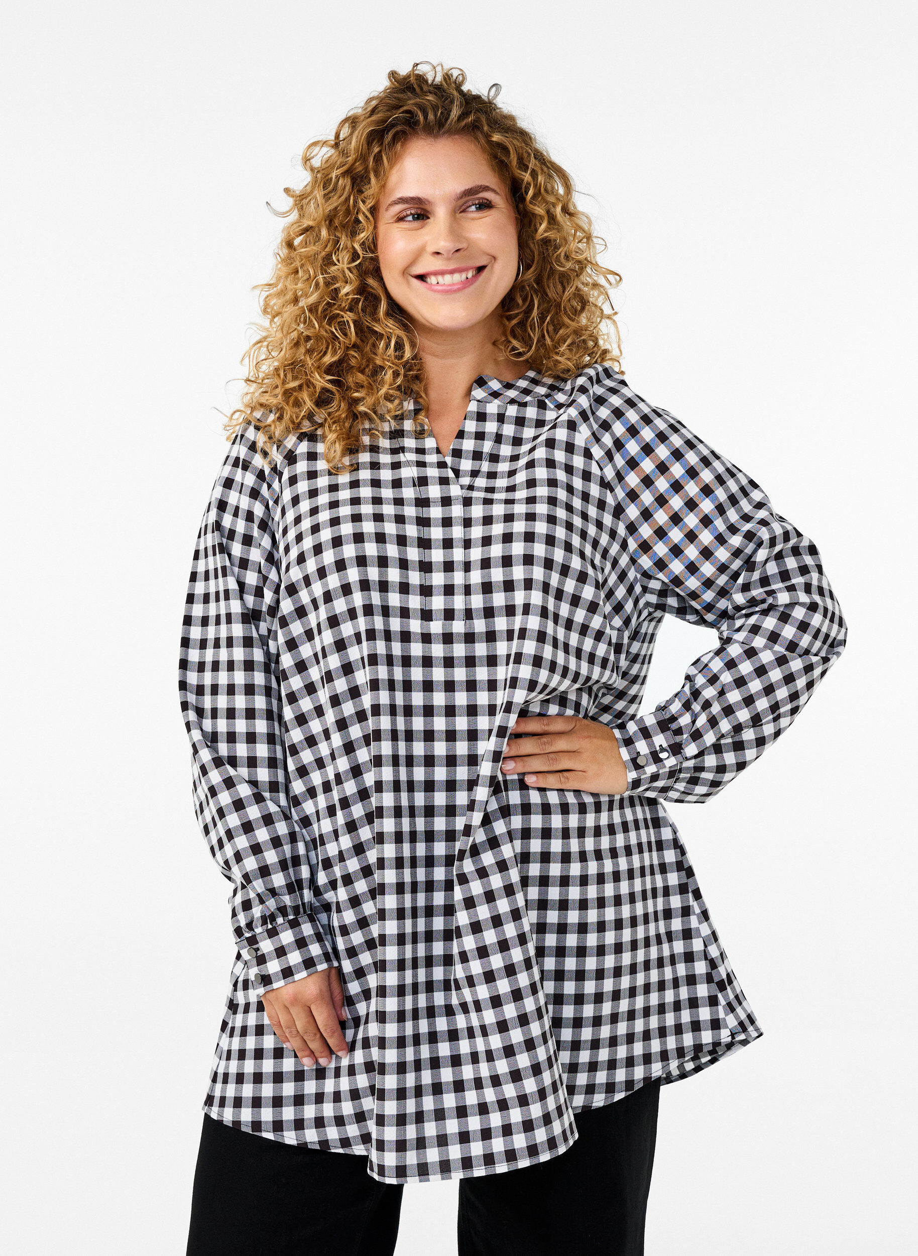 Zizzi Karierte Tunika mit V-Ausschnitt, Black/W. Gingham, Model image number 0