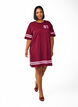 Robe T-shirt courte avec d&eacute;tails sport, Bordeaux fonc&eacute;, Model image number 1