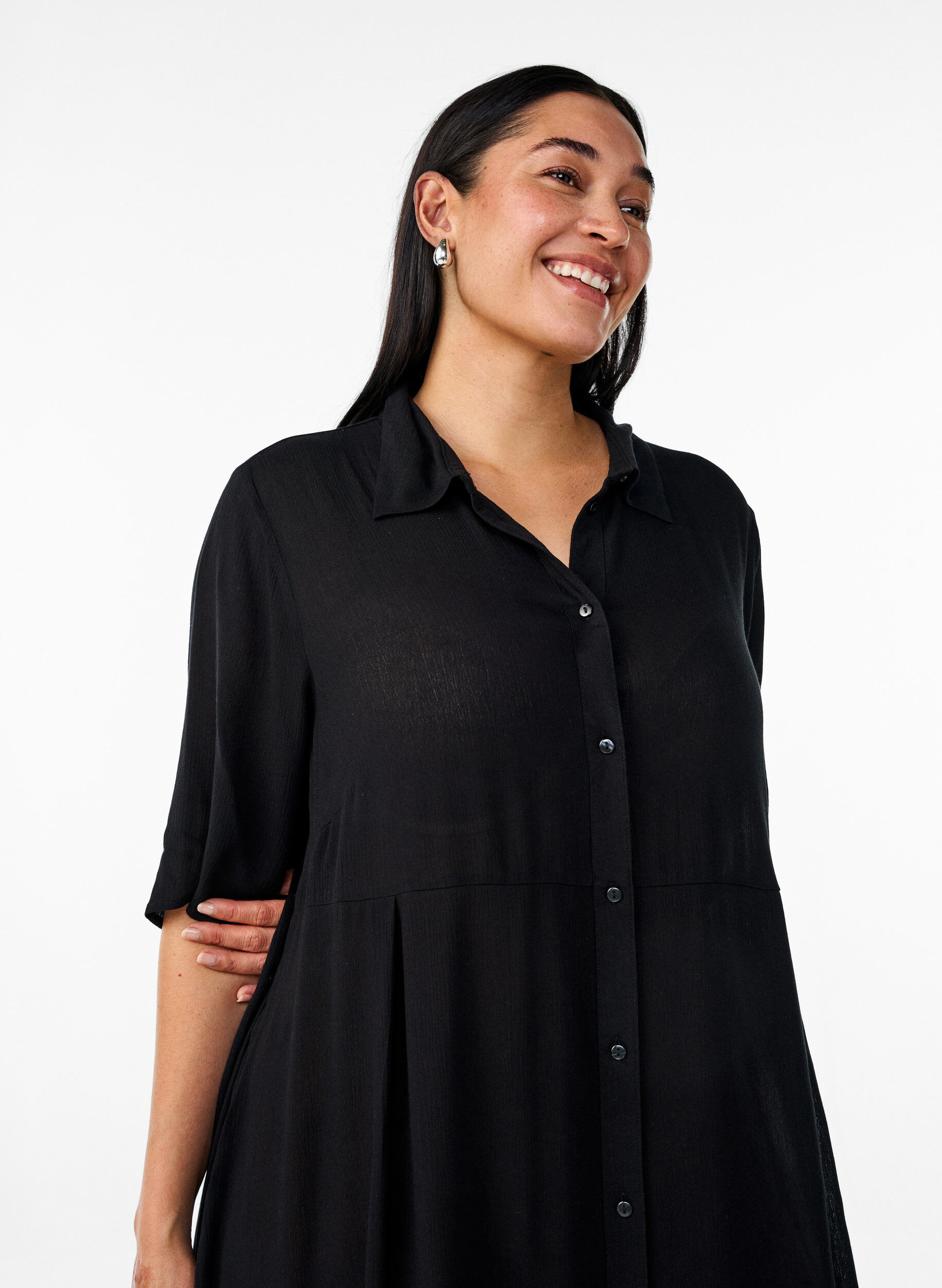 ZizziRobe chemise mi-longue &agrave; manches courtes, Noir, Model image number 2