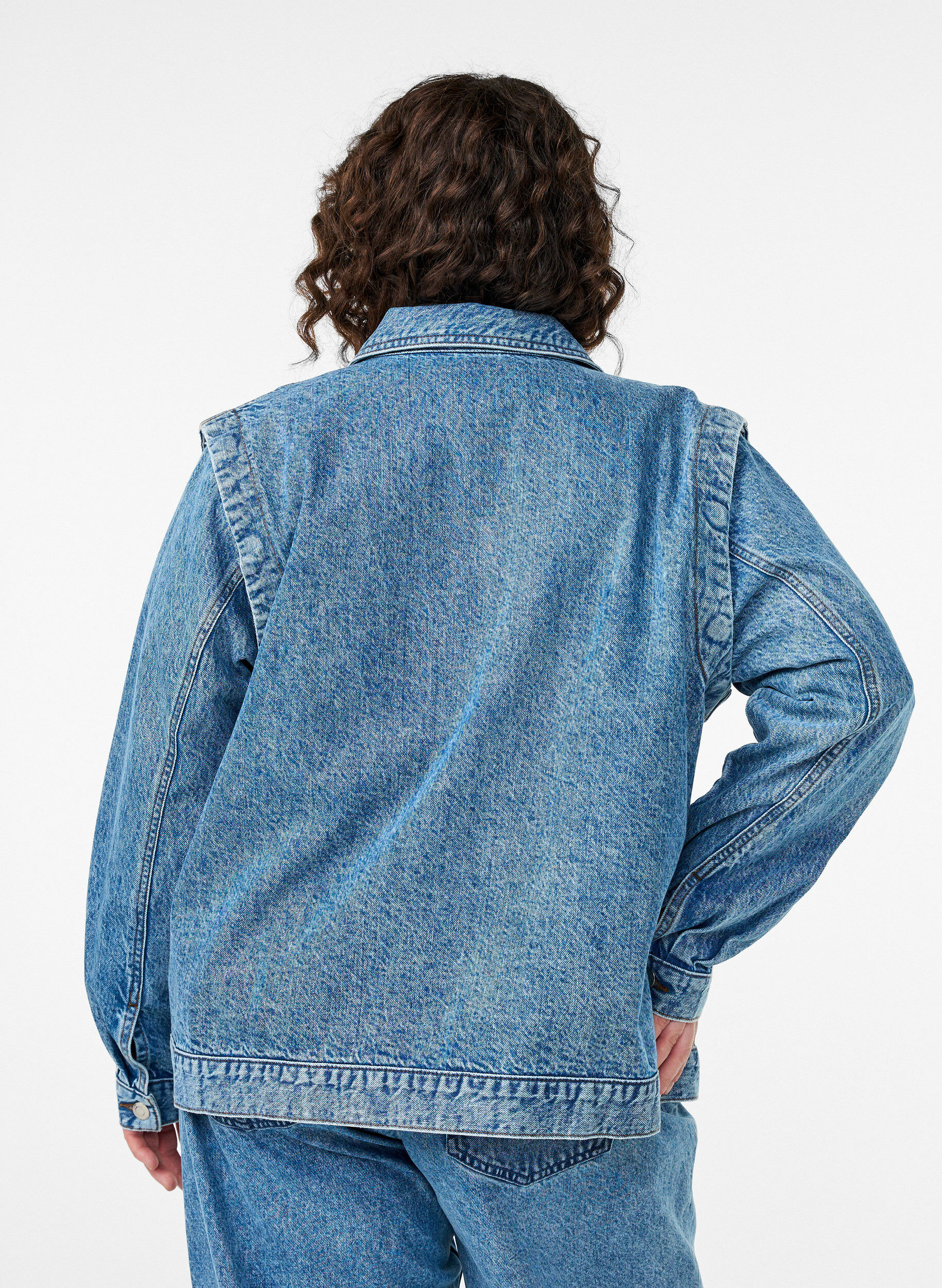 Zizzi Veste en jean avec manches amovibles, Bleu Clair, Model image number 2