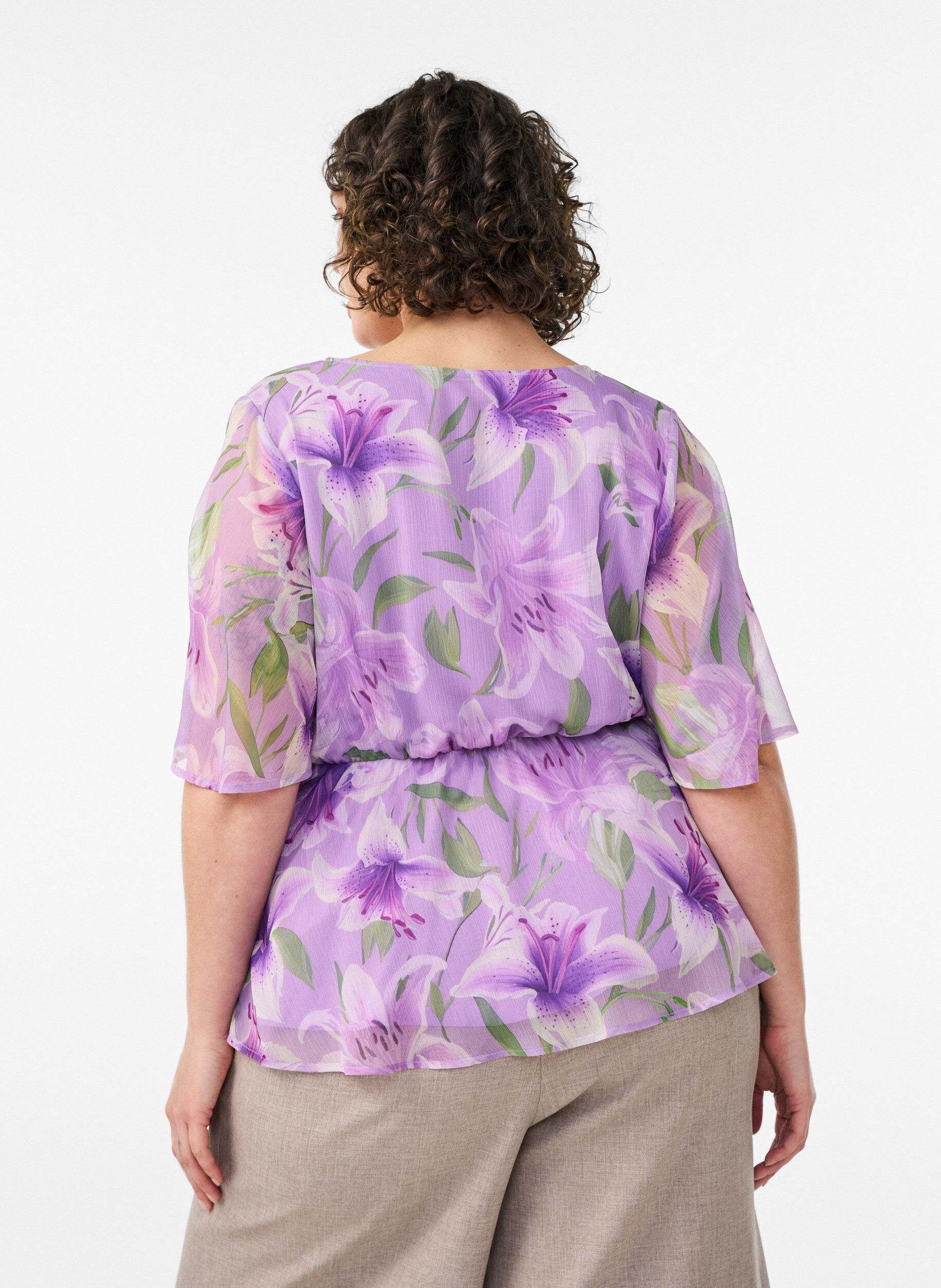 ZizziGebl&uuml;mte Chiffonbluse mit kurzen &Auml;rmeln, lila, Model image number 2