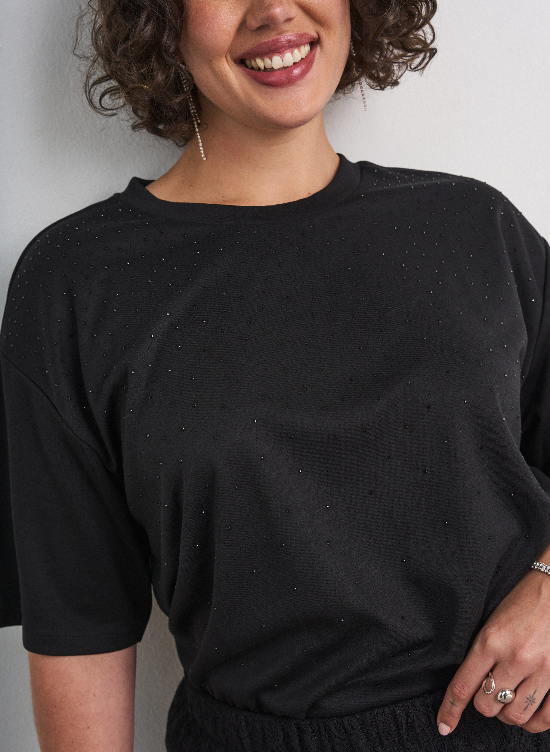 ZizziT-shirt avec strass et col rond, Noir, Model image number 3
