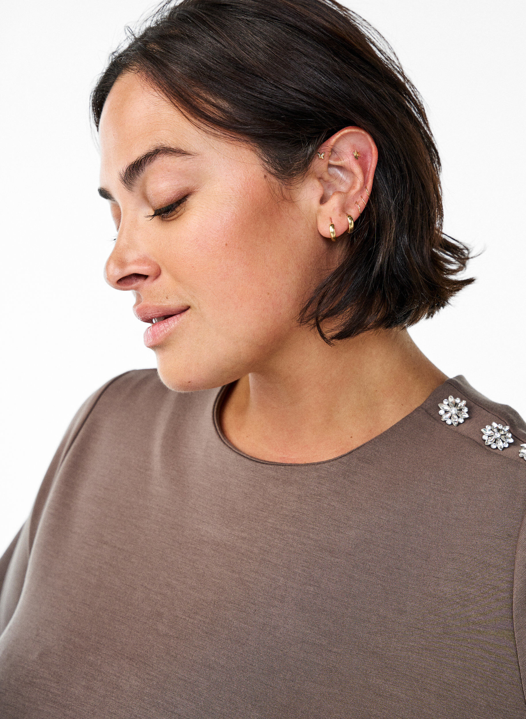 Zizzi Chemisier &agrave; manches courtes avec un d&eacute;tail boutonn&eacute;, Marron, Model image number 3