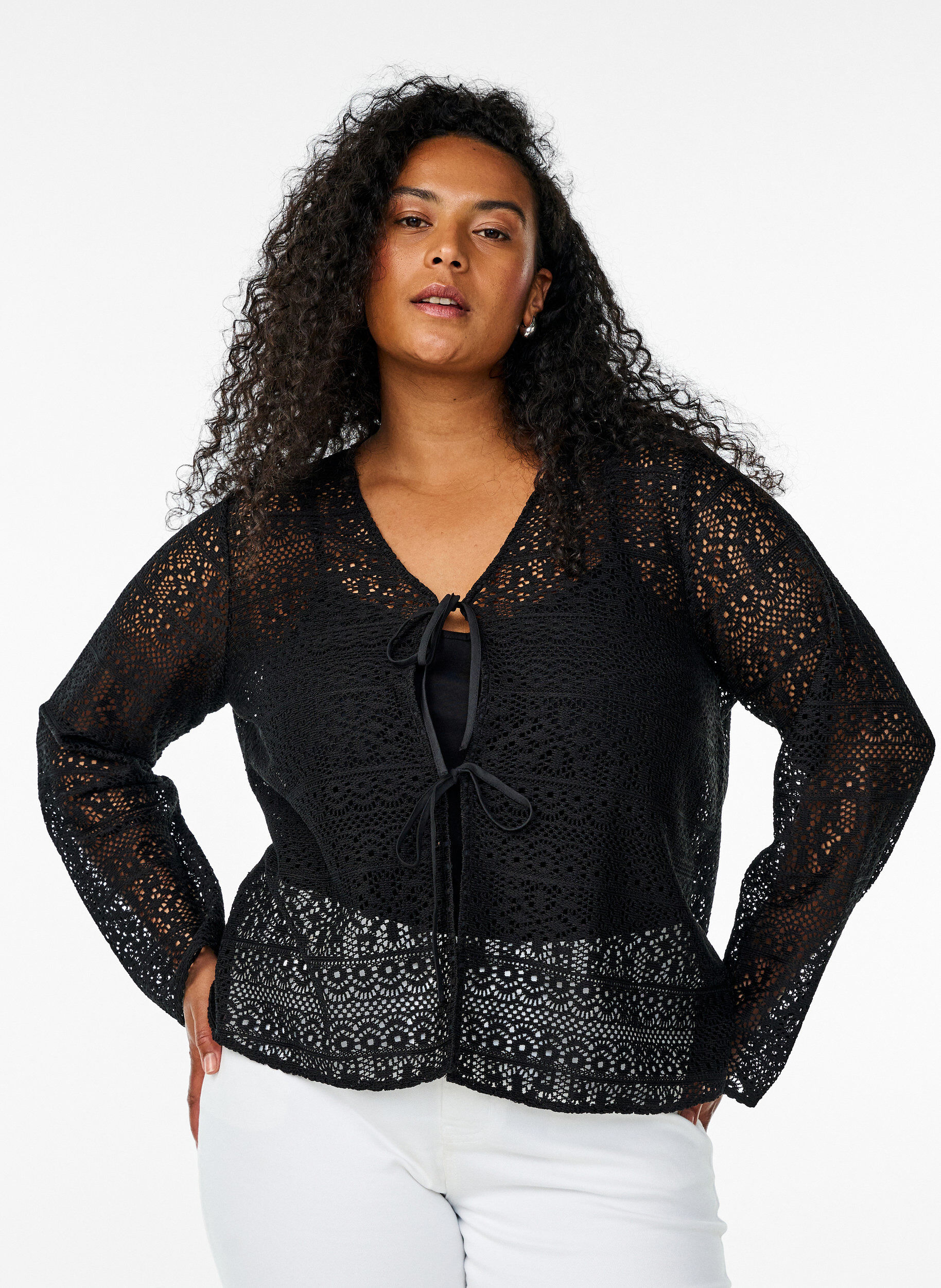 Zizzi Cardigan avec motif ajour&eacute; et cordons de serrage, Noir, Model image number 0