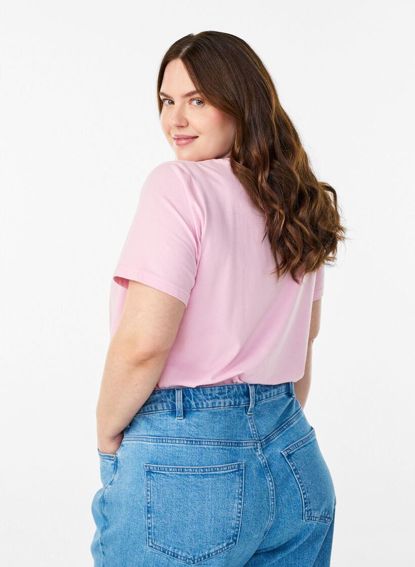 Einfarbiges Basic-T-Shirt aus Baumwolle, Rot, Model image number 2
