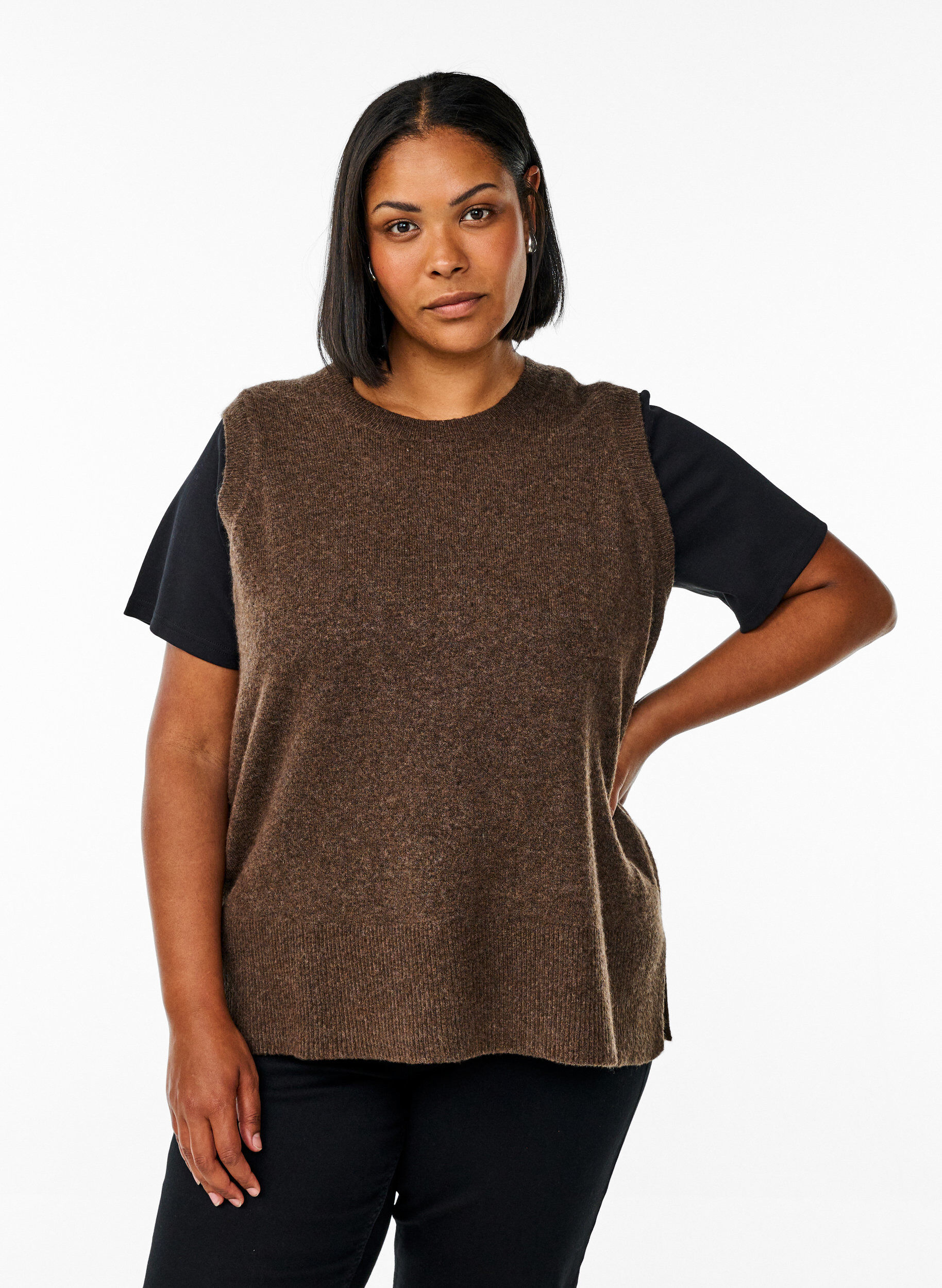 Gilet tricot&eacute; avec bords c&ocirc;tel&eacute;s, Vert fonc&eacute;, Model