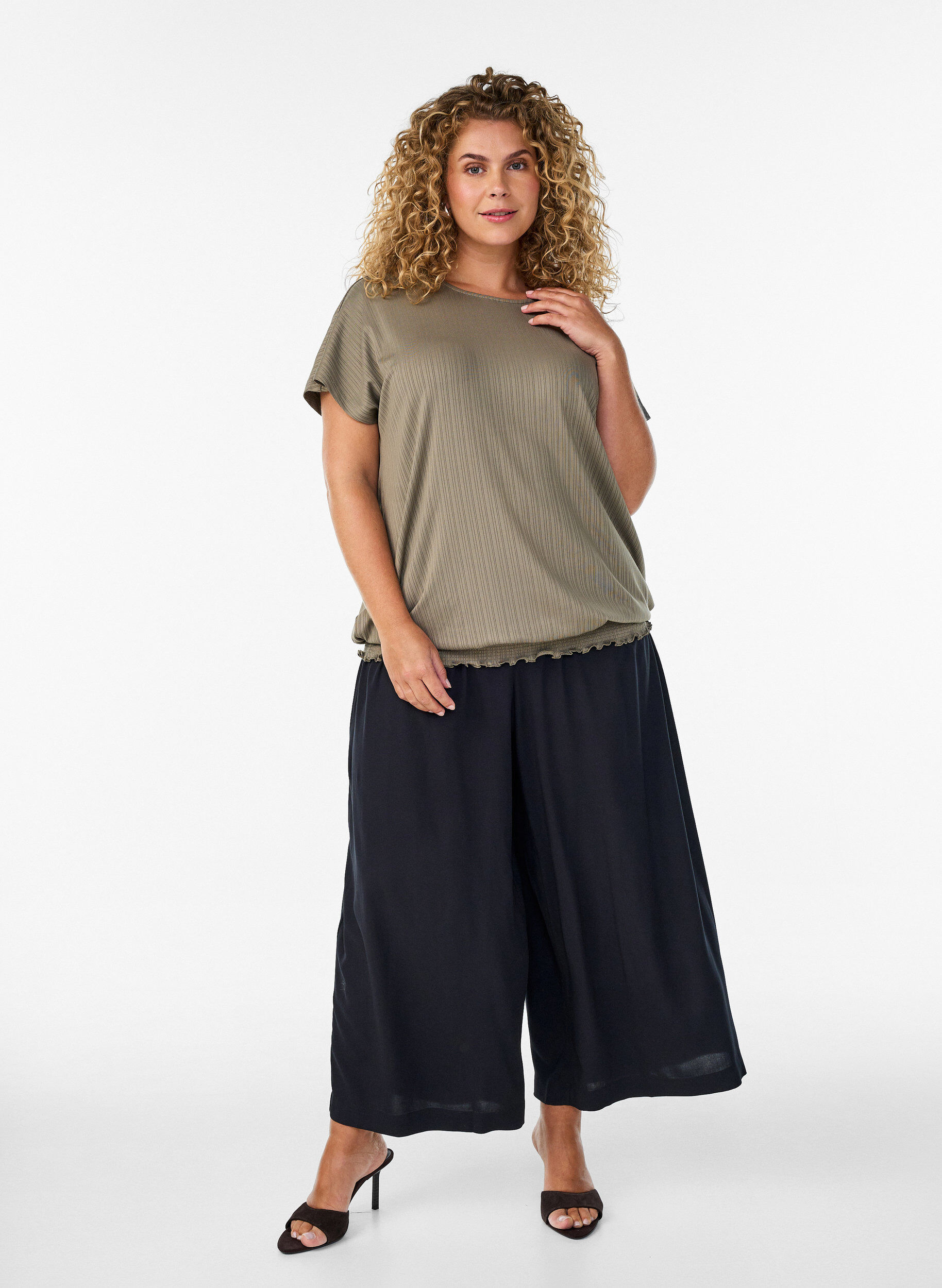 ZizziBlouse en jersey avec rayures textur&eacute;es et ourlet smock&eacute;, Marron, Model image number 1