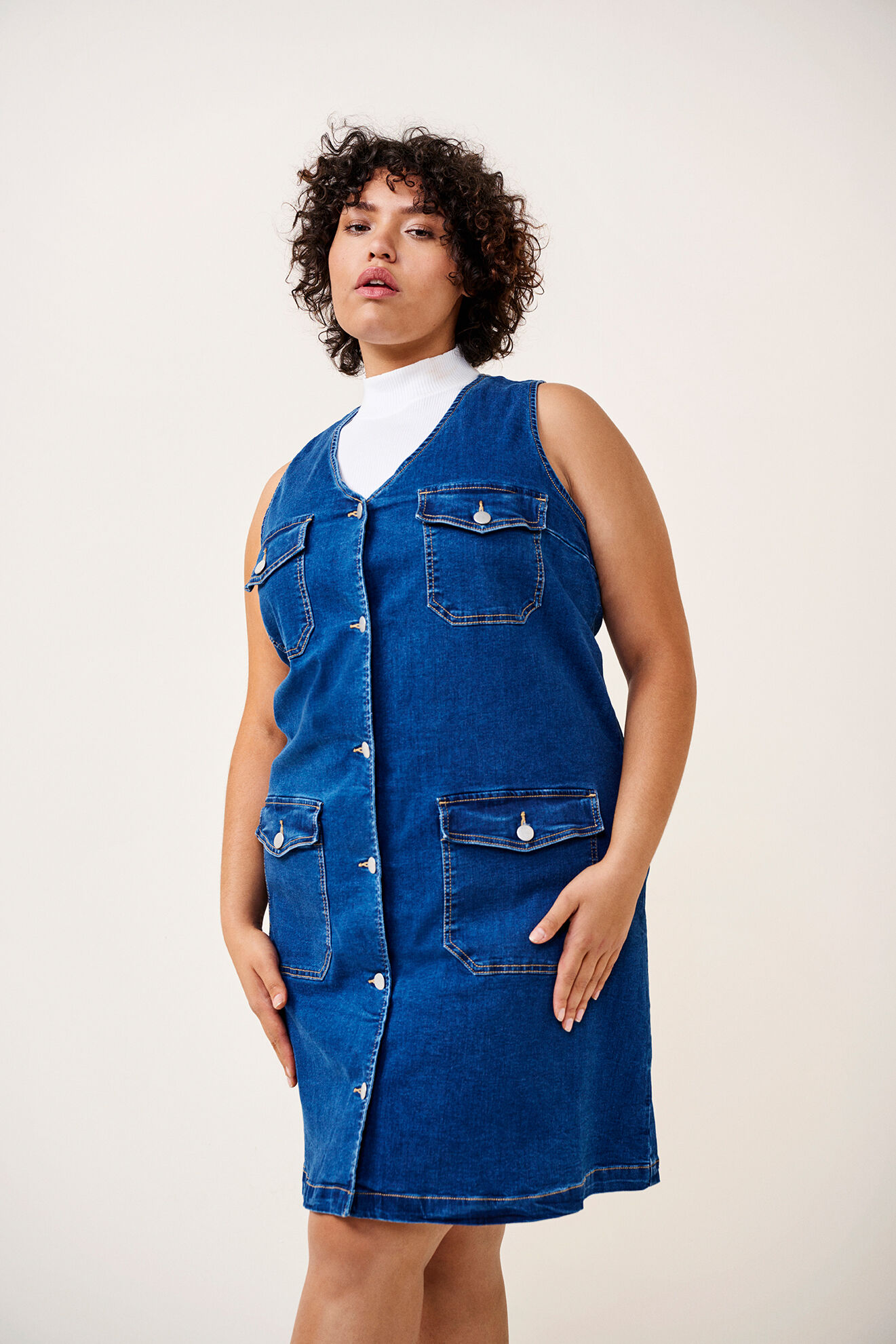 Zizzi Col roul&eacute;, , Model