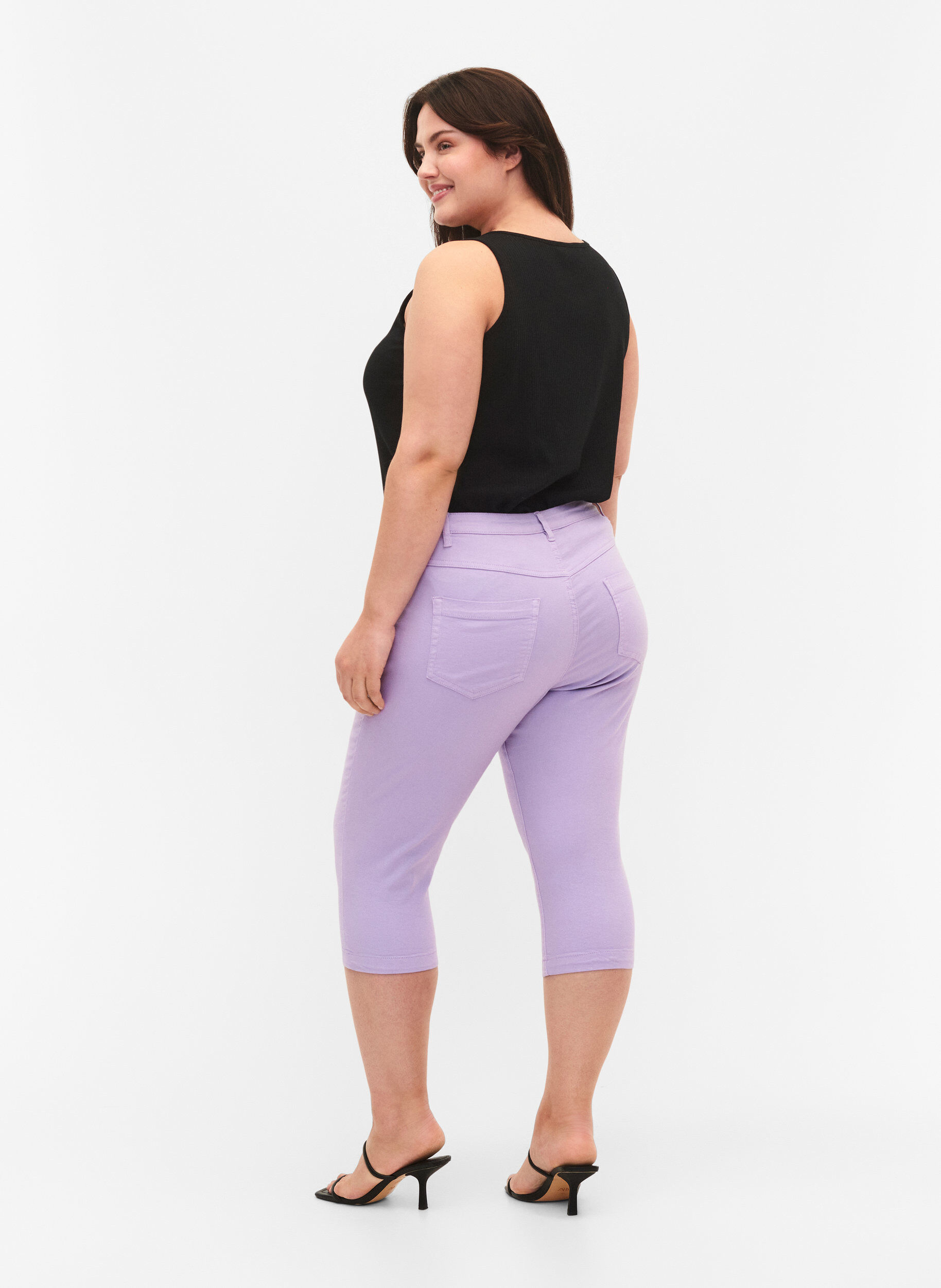 Zizzi Eng anliegende Emily Capri-Hose, Lavender, Model image number 1