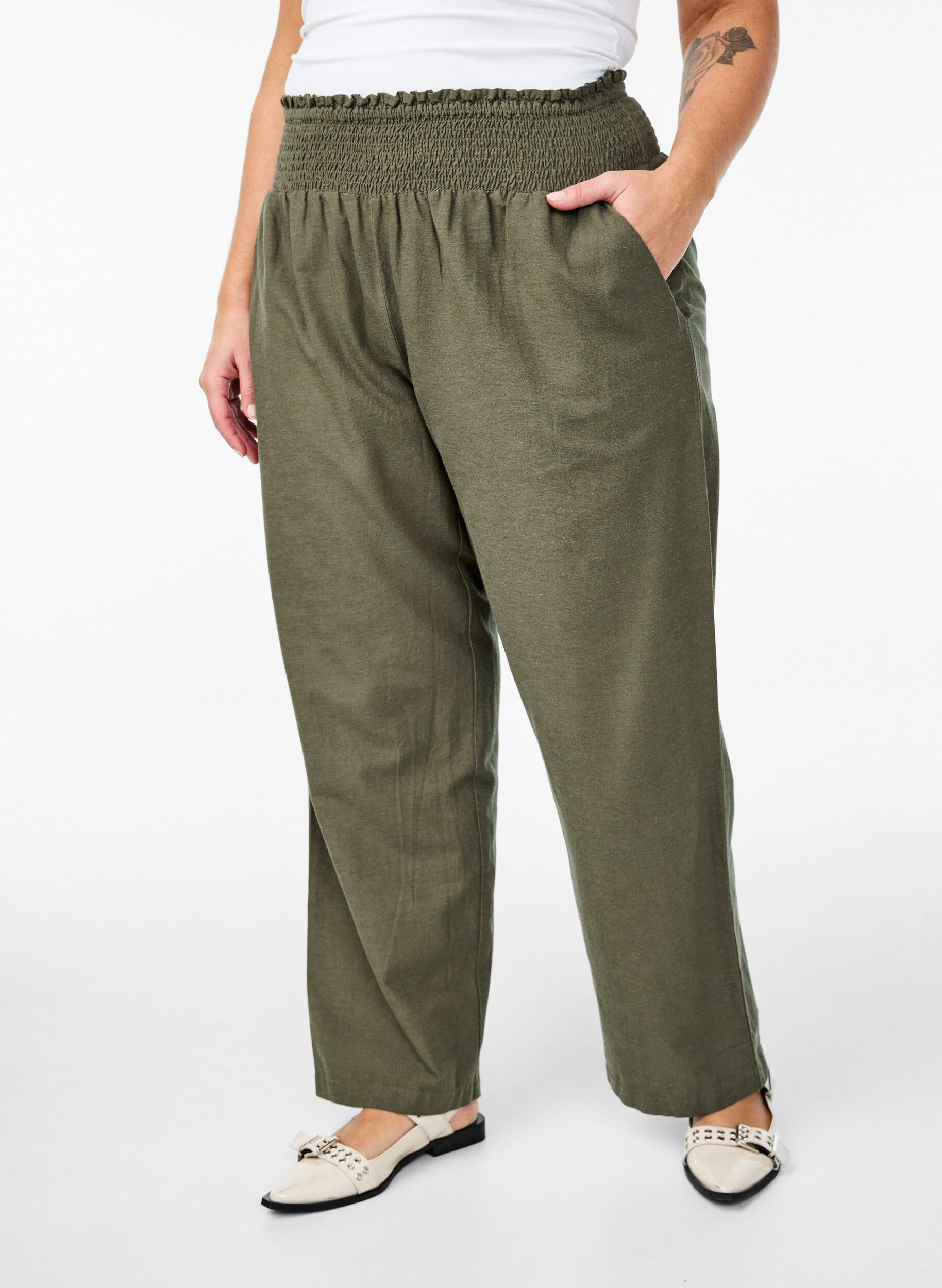 Zizzi Smockhose mit Leinen, Gr&uuml;n, Model image number 2