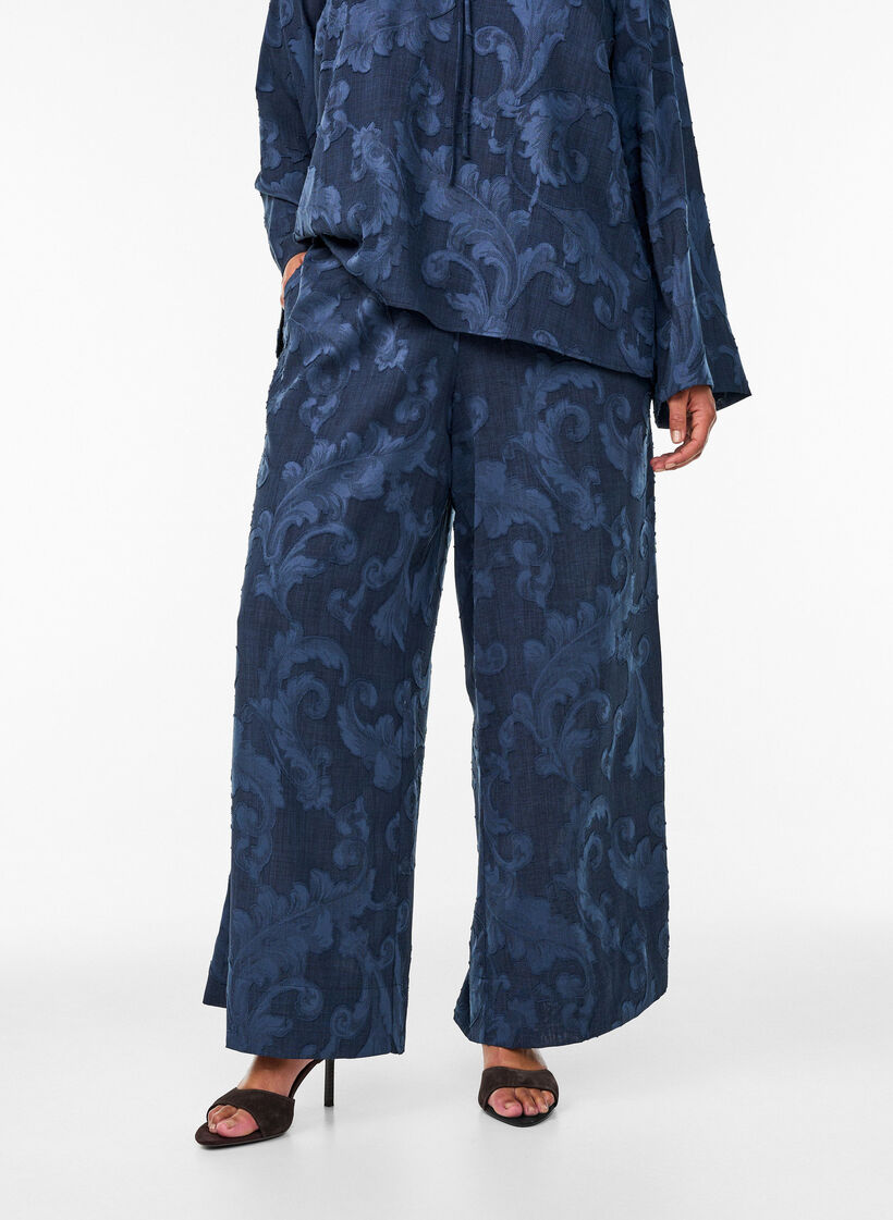 Pantalon ample avec un motif textur&eacute; ton sur ton, Bleu, Model image number 2