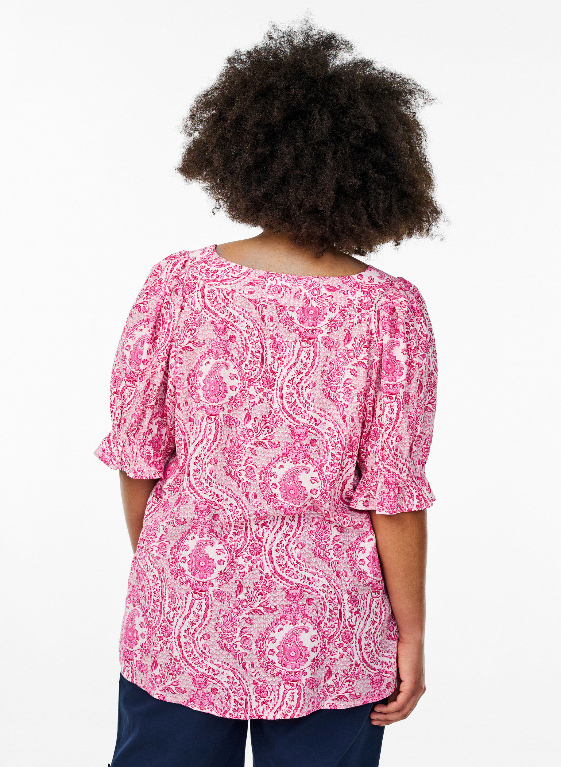 Zizzi Viskose-Bluse mit Paisley-Print und eckigem Ausschnitt, Pink, Model image number 2