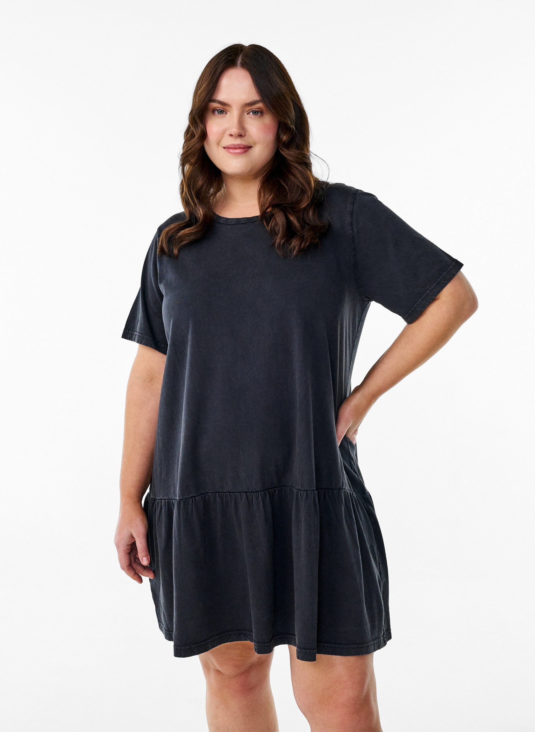 Zizzi Kurzes Kleid in A-Linie mit gewaschenem Look, Grau, Model image number 0