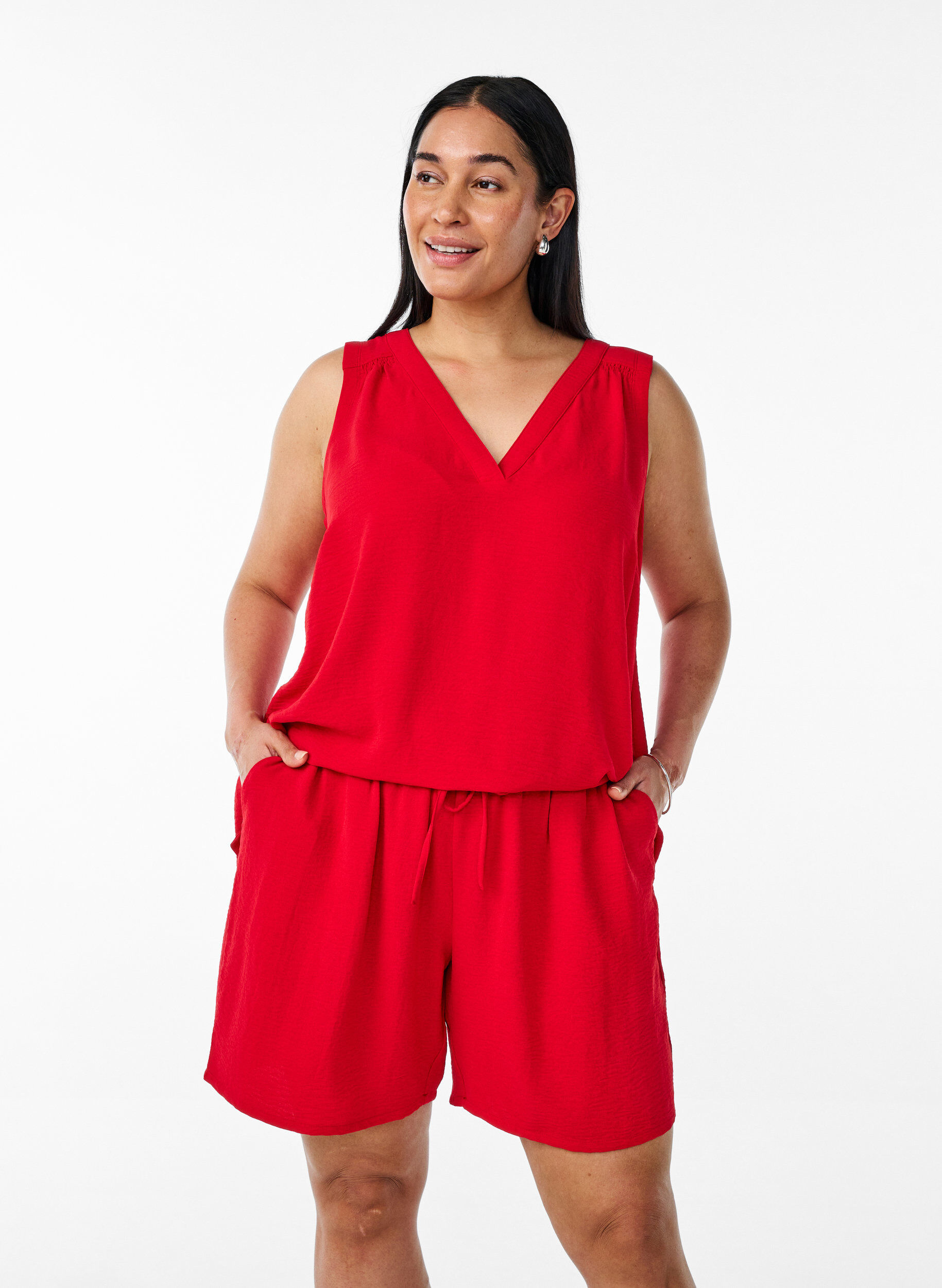 ZizziKurze Hose mit Taschen und elastischem Bund., Rot, Model image number 0