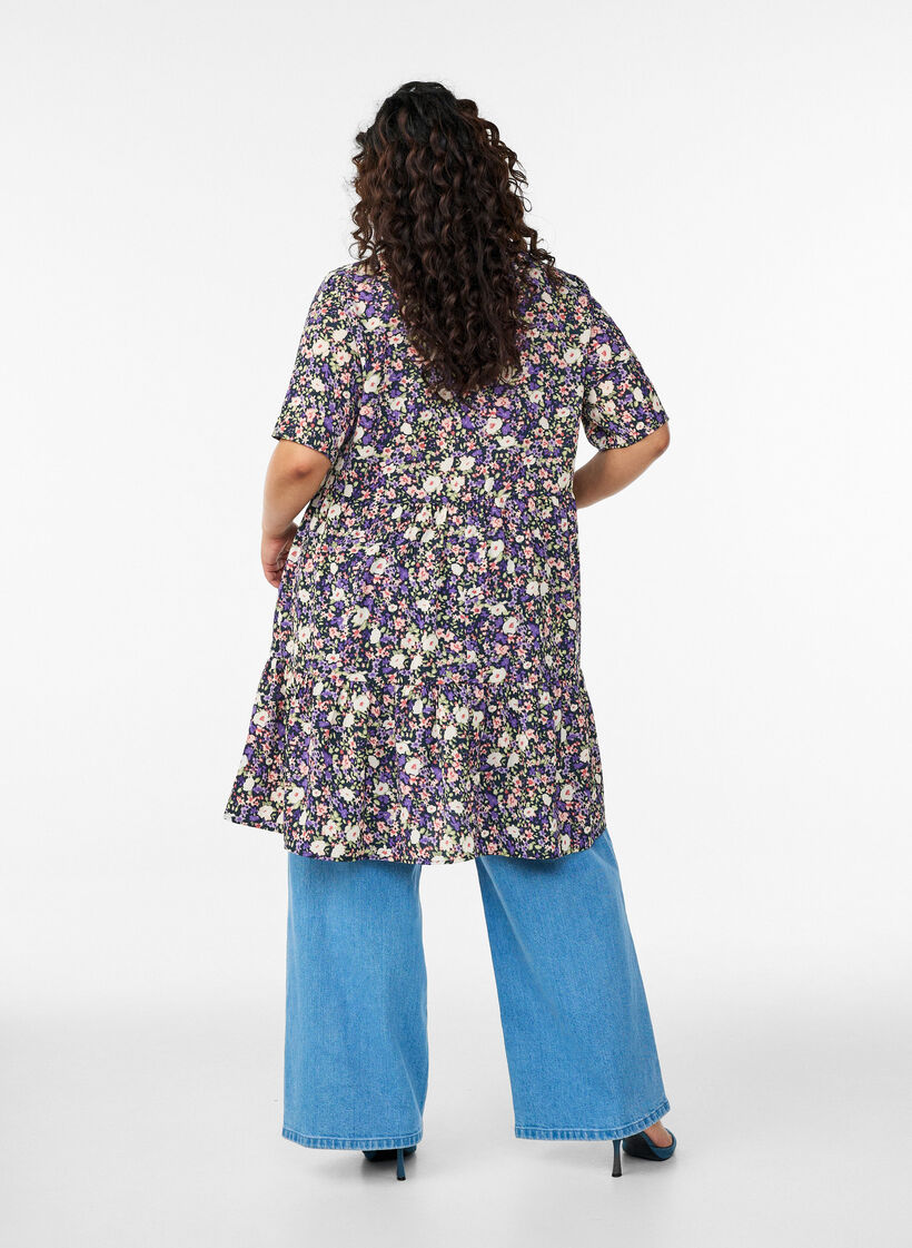 Kurzarmkleid mit A-Linie und Teilungsn&auml;hten, Lila, Model image number 2