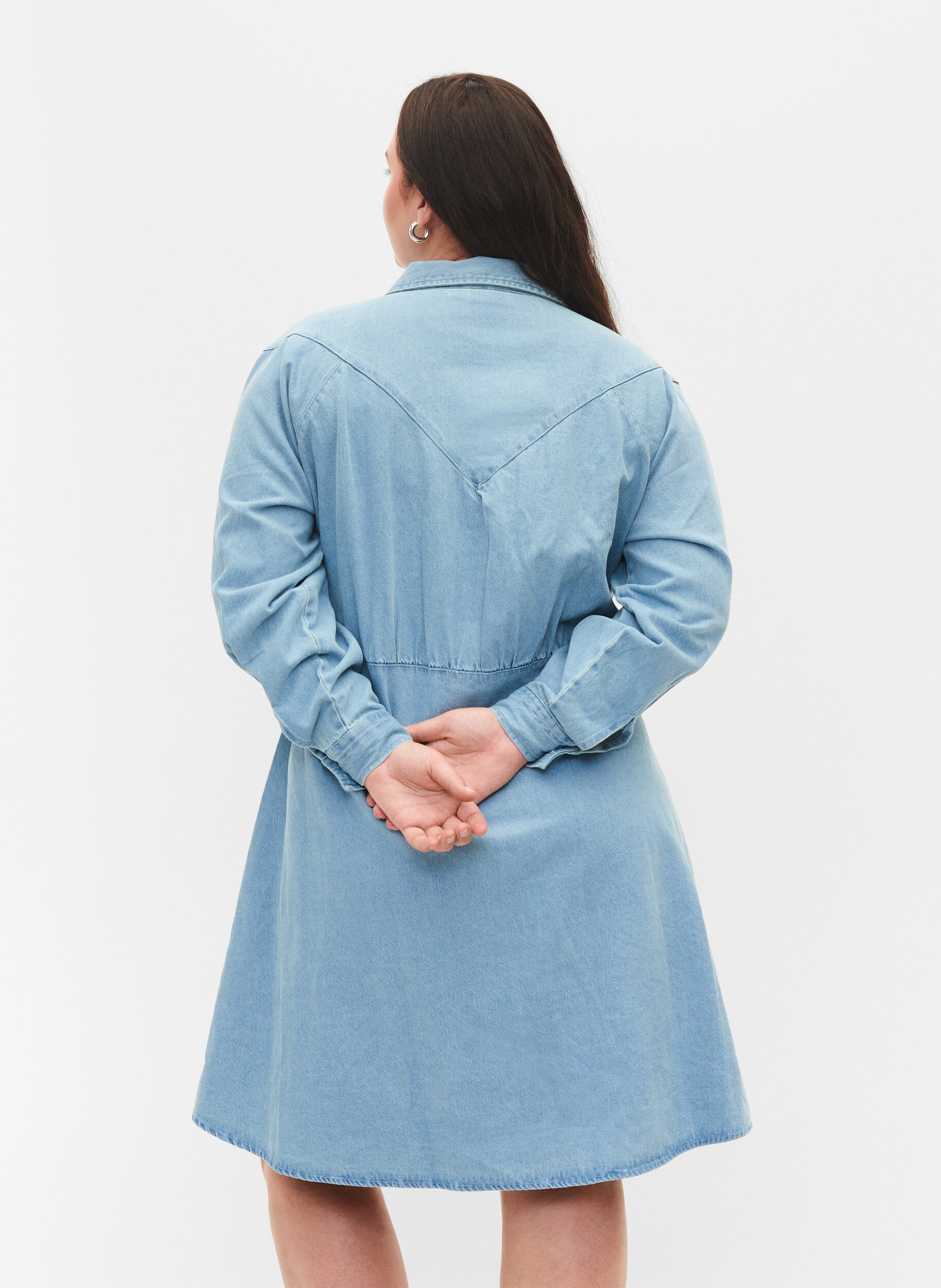 Zizzi Denim-Kleid mit Kn&ouml;pfen und langen &Auml;rmeln, Light blue denim, Model image number 1