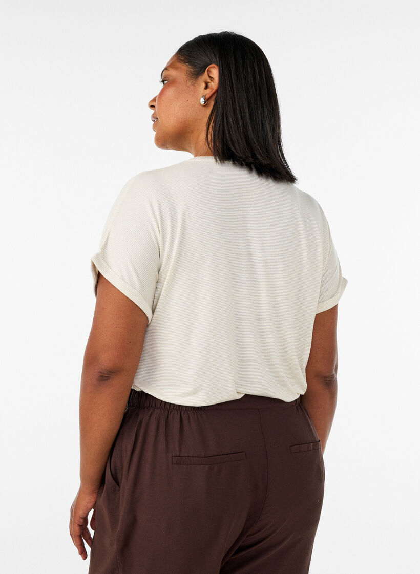 T-shirt en viscose &agrave; rayures paillet&eacute;es, Vanille, Model image number 2