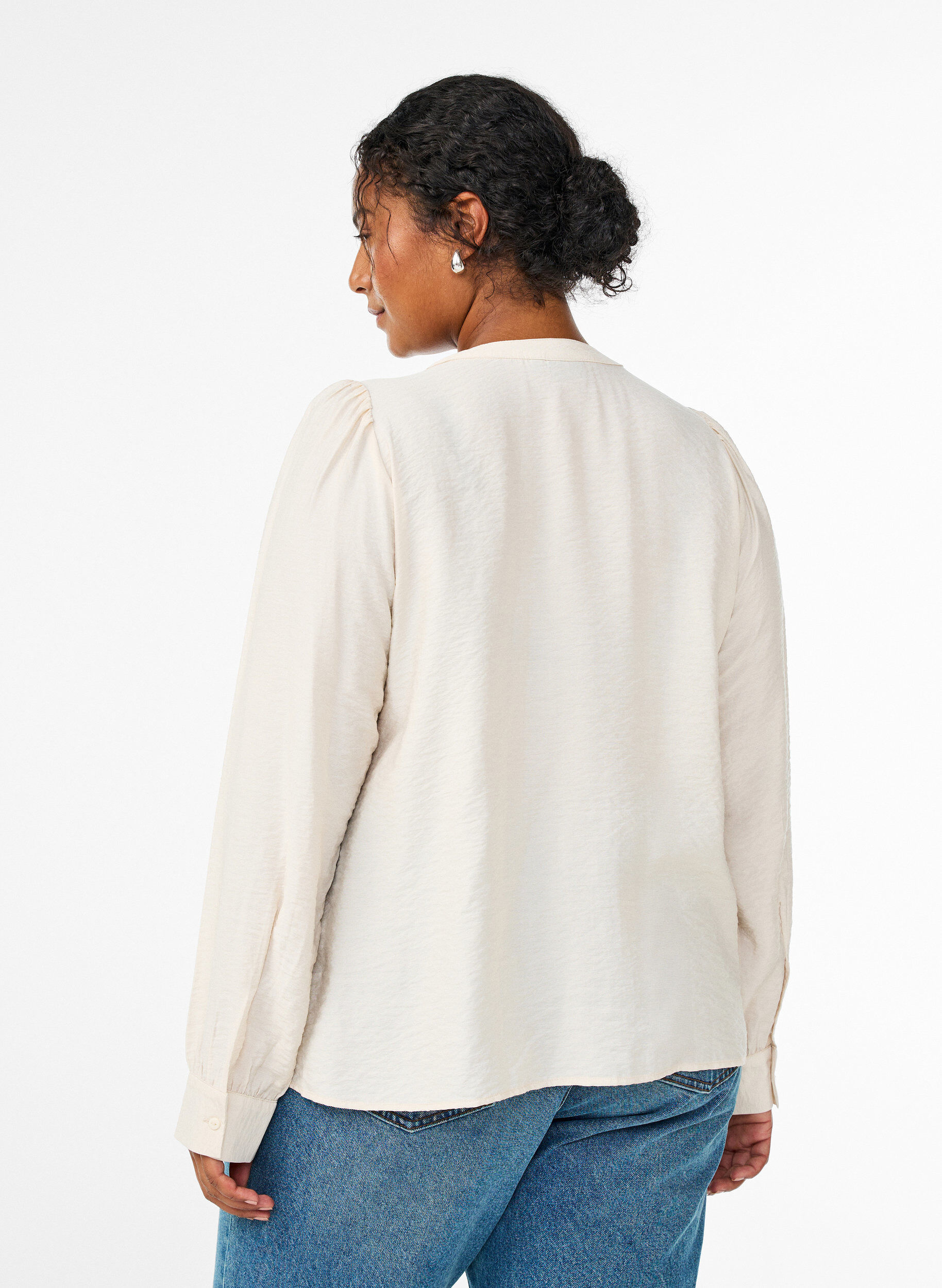 Zizzi Bluse mit V-Ausschnitt und bestickten B&auml;ndern, Beige, Model image number 2