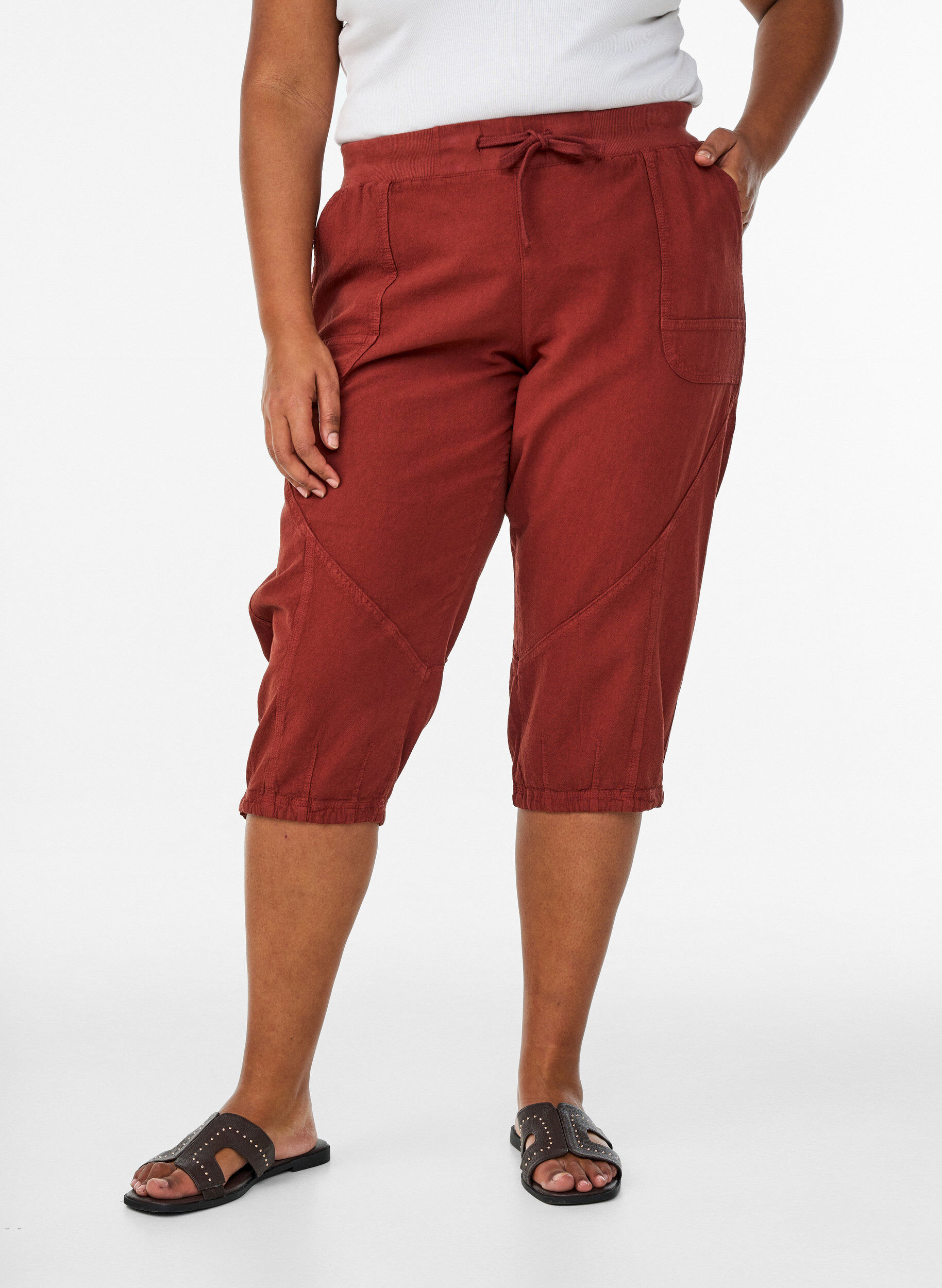 Zizzi Capri-Hose aus Baumwolle, Rot, Model image number 2