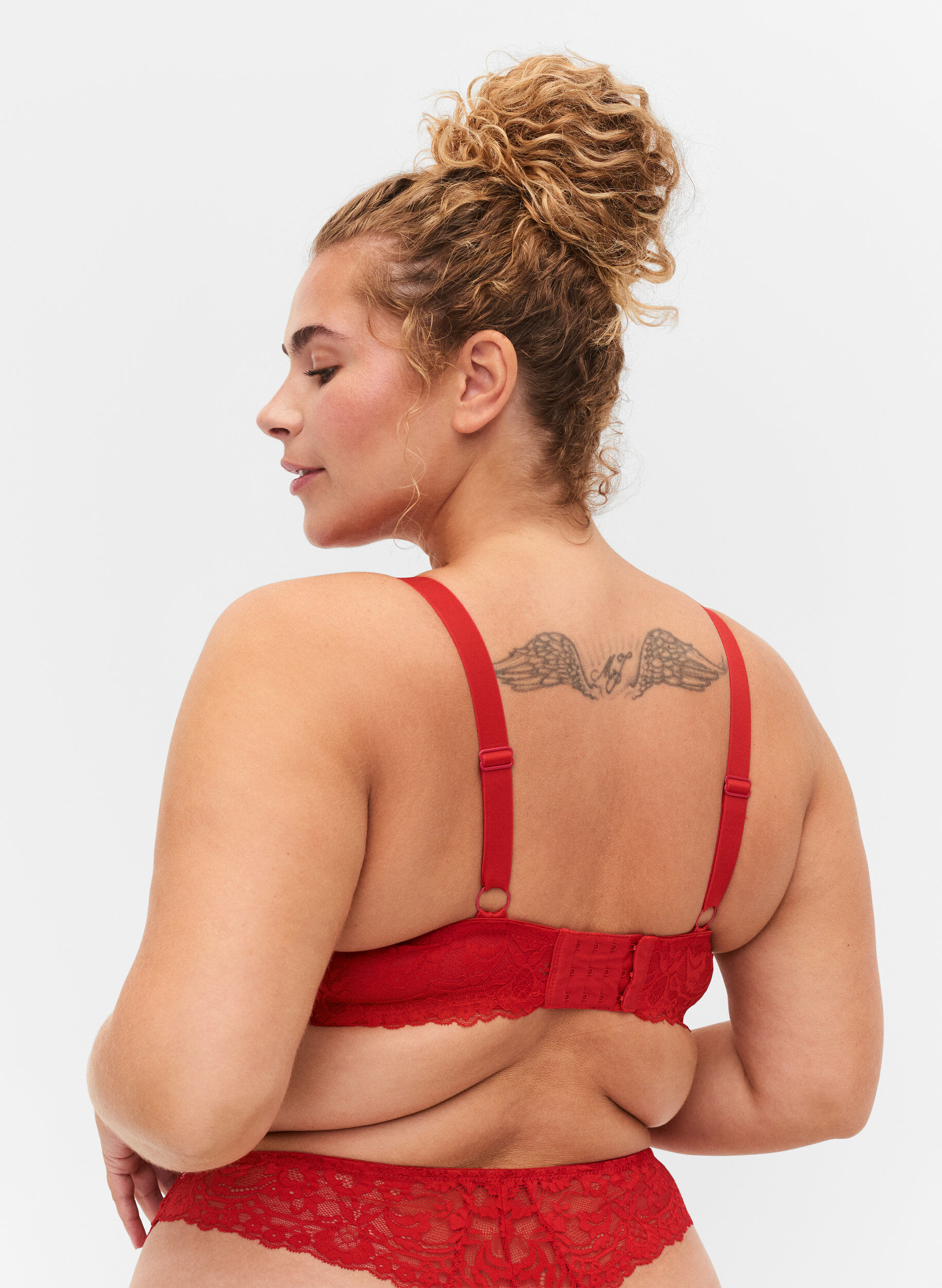Zizzi Wattierter BH mit Spitze und Straps, Red Ass., Model image number 1