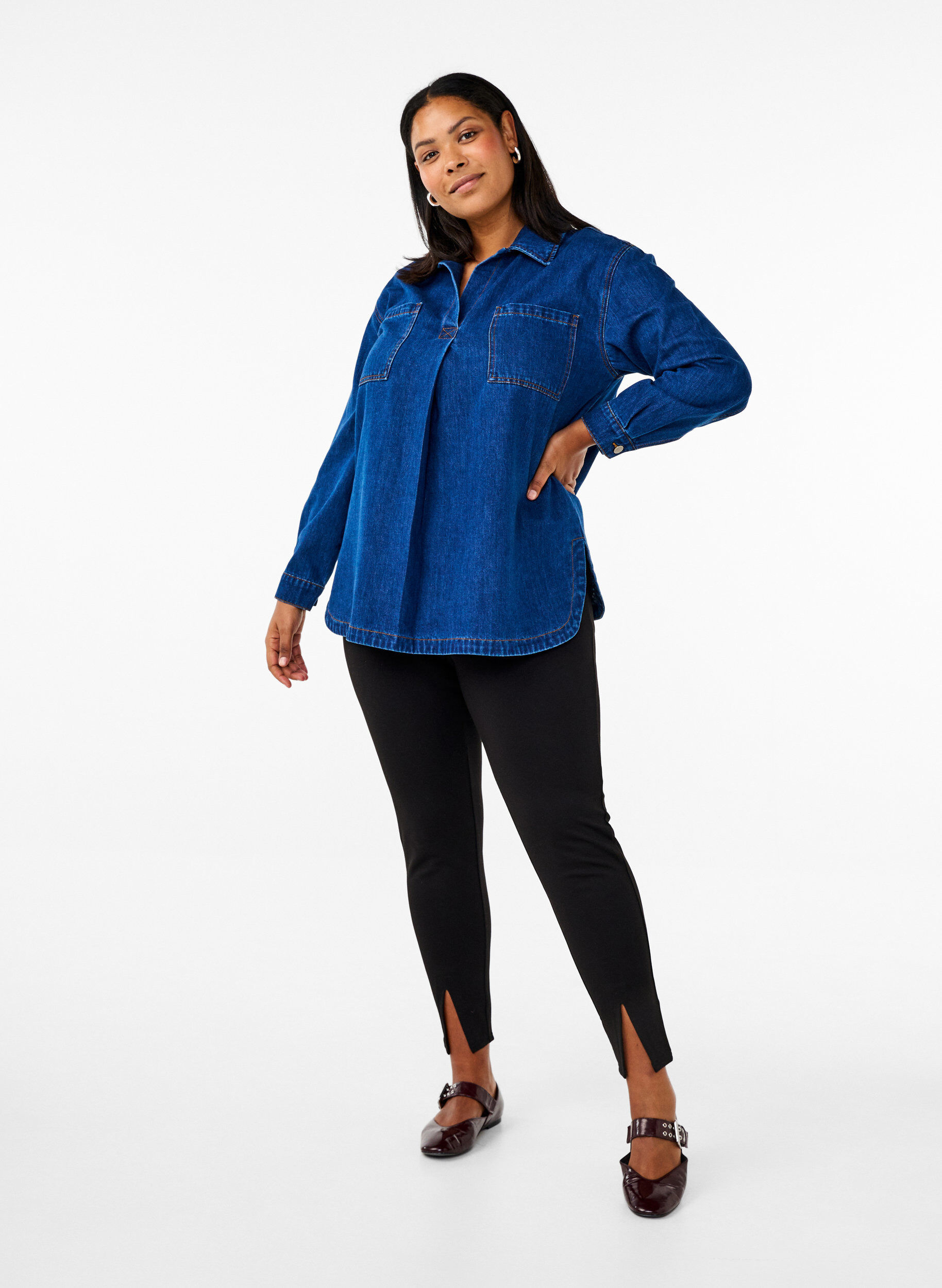 Zizzi Leggings aus Viskose mit einem Schlitz auf der Vorderseite, Schwarz, Model image number 0