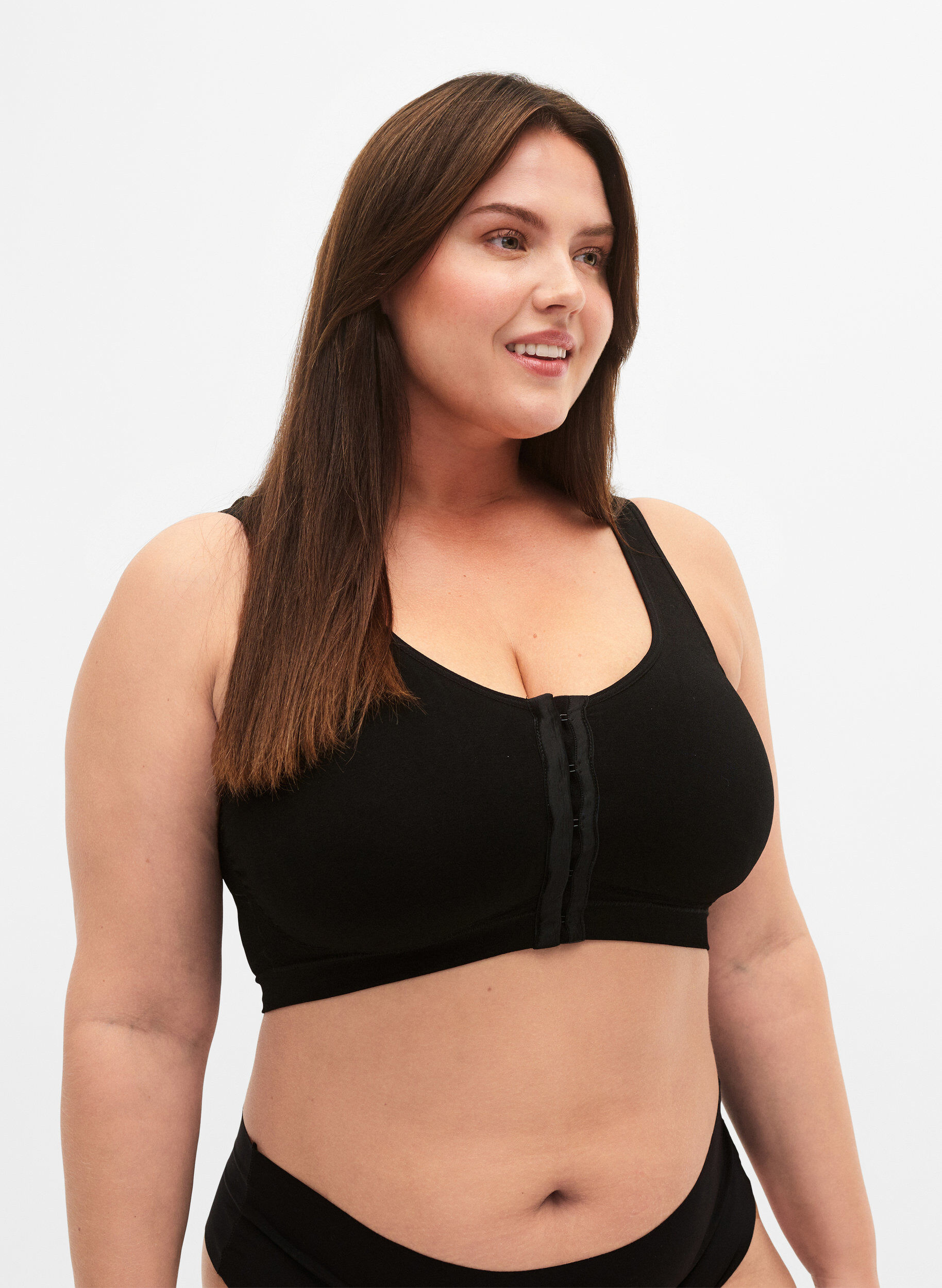 Zizzi Soutien-gorge sans coutures avec fermeture &agrave; l'avant, Black, Model image number 0