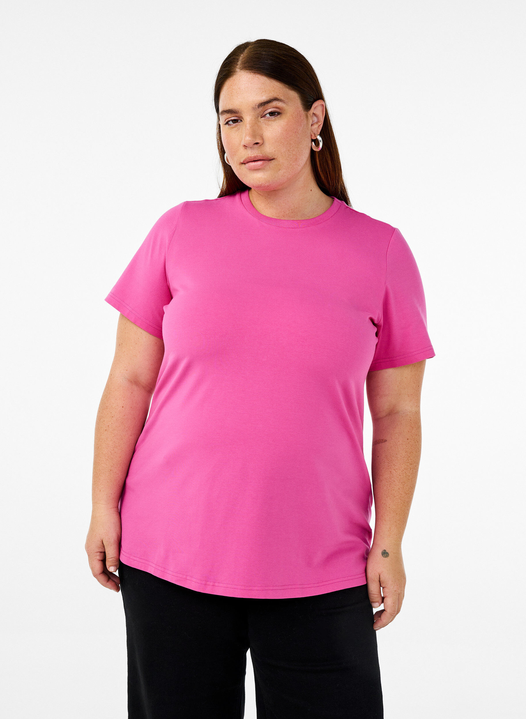 T-Shirt aus Bio-Baumwolle mit Rundhalsausschnitt, Raspberry Rose, Model