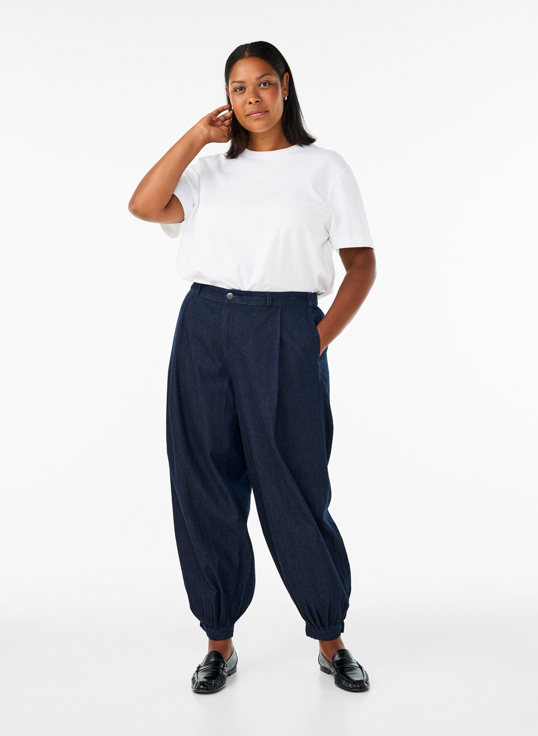 Jean balloon taille haute, Bleu, Model