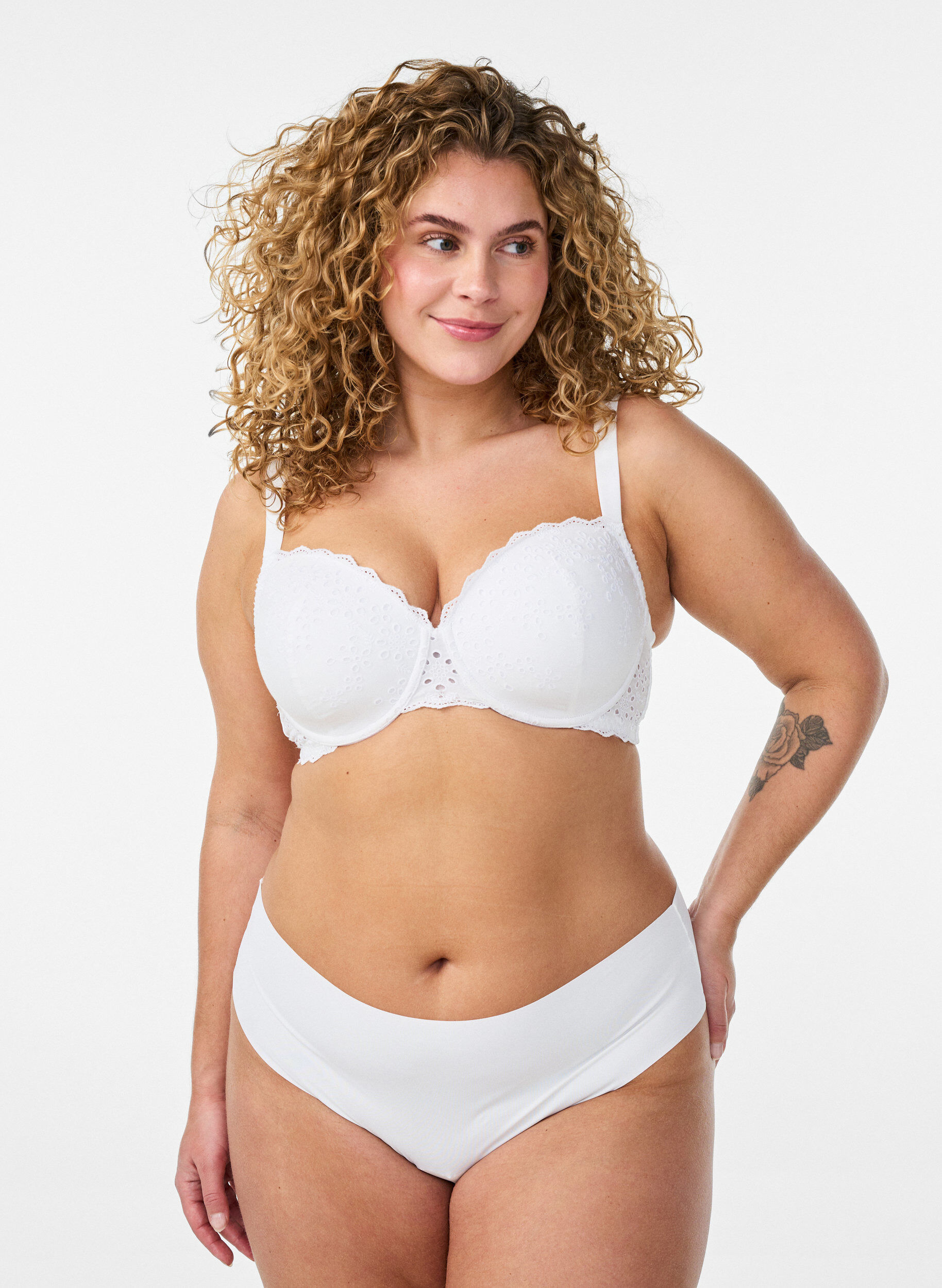 Zizzi Soutien-gorge moul&eacute; avec broderie anglaise, Blanc, Model image number 1