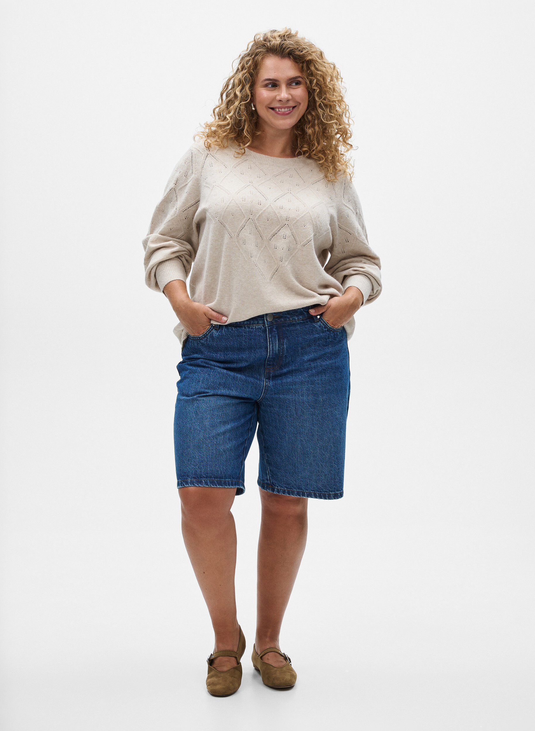 Zizzi Stricktop mit Lochmuster und Ballon&auml;rmeln, Beige, Model image number 1