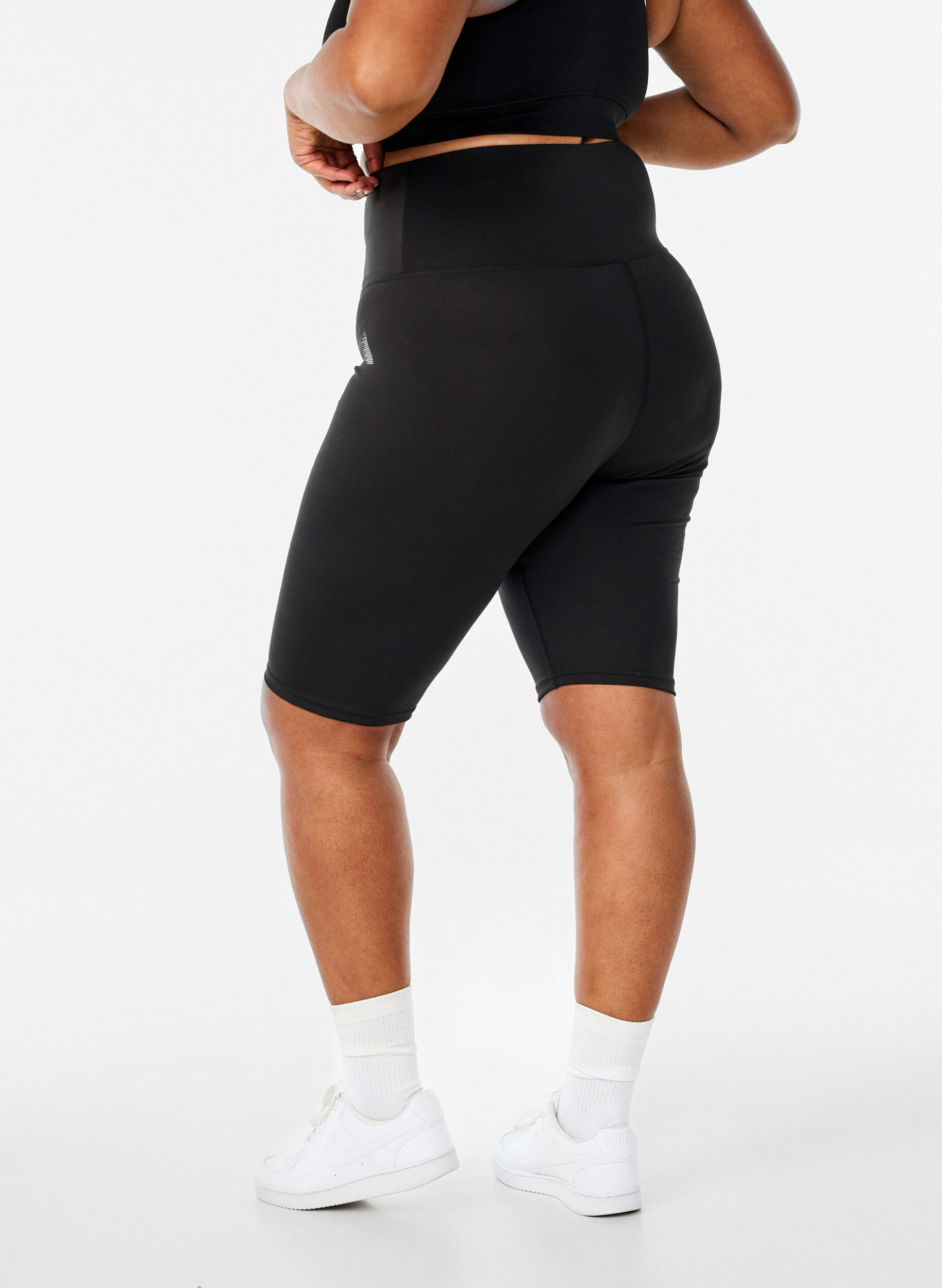 Zizzi Lange eng anliegende Trainingsshorts, Schwarz, Packshot image number 2