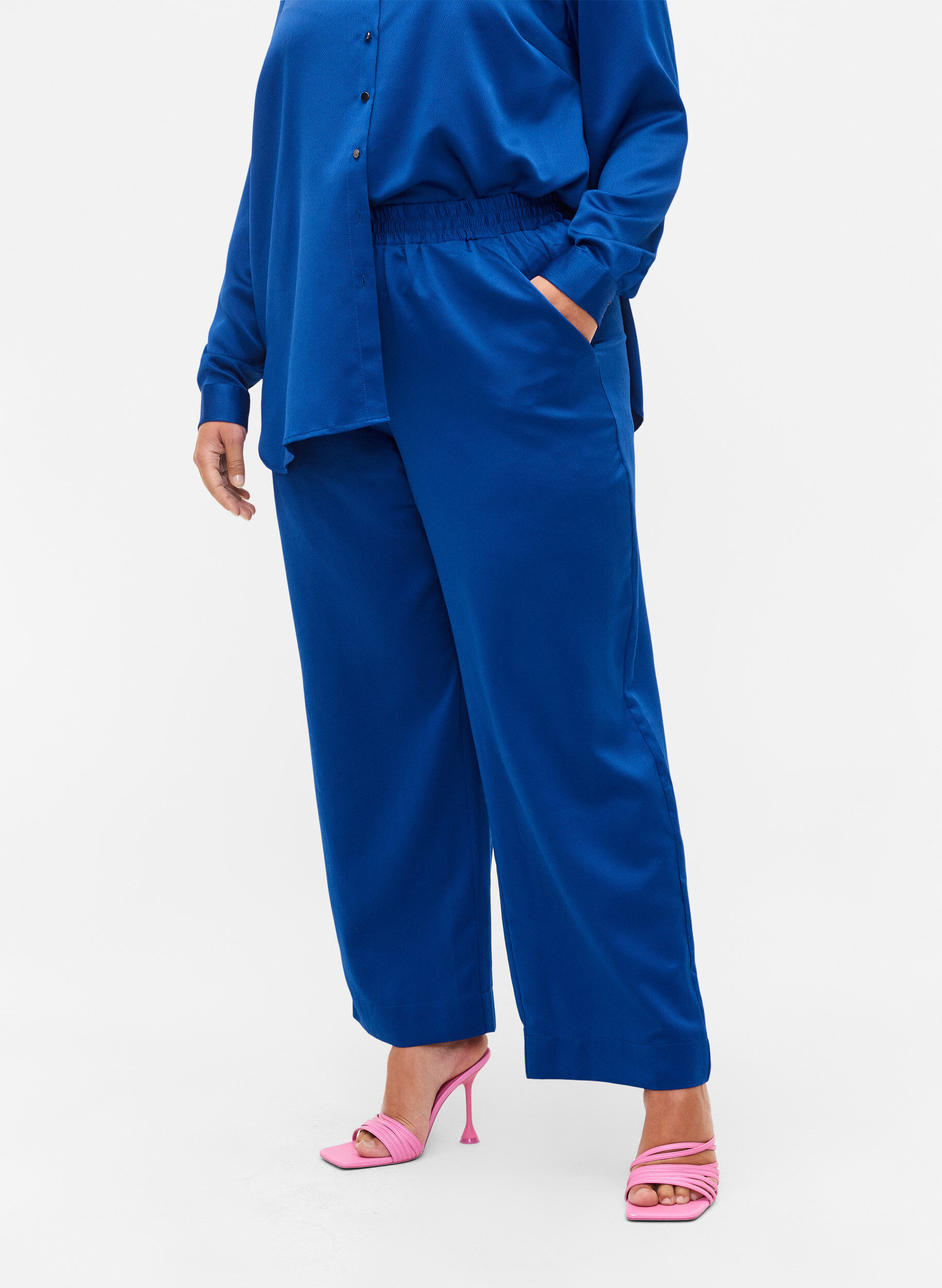 Zizzi Lockere Hose in leichtem Glanz mit Weite, Surf the web, Model image number 1