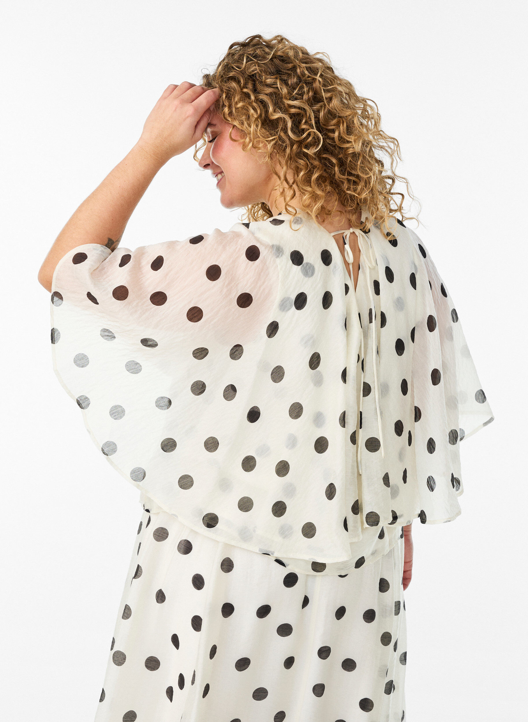 Zizzi Top im Lagenlook mit Polka-Dot-Muster, Vanille, Model image number 2