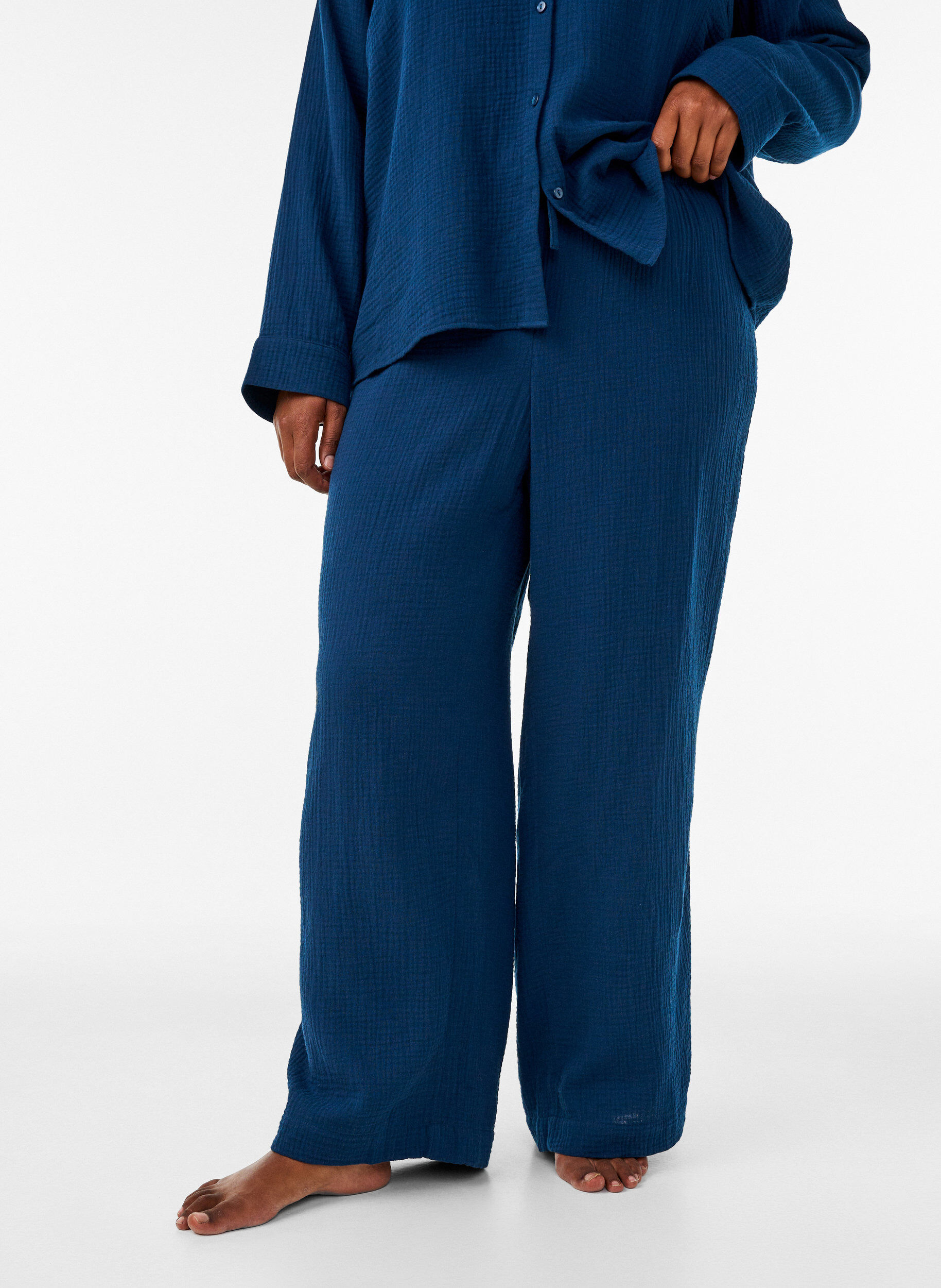 ZizziLockere Pyjamahose aus Baumwoll-Musselin, Blau, Model image number 2