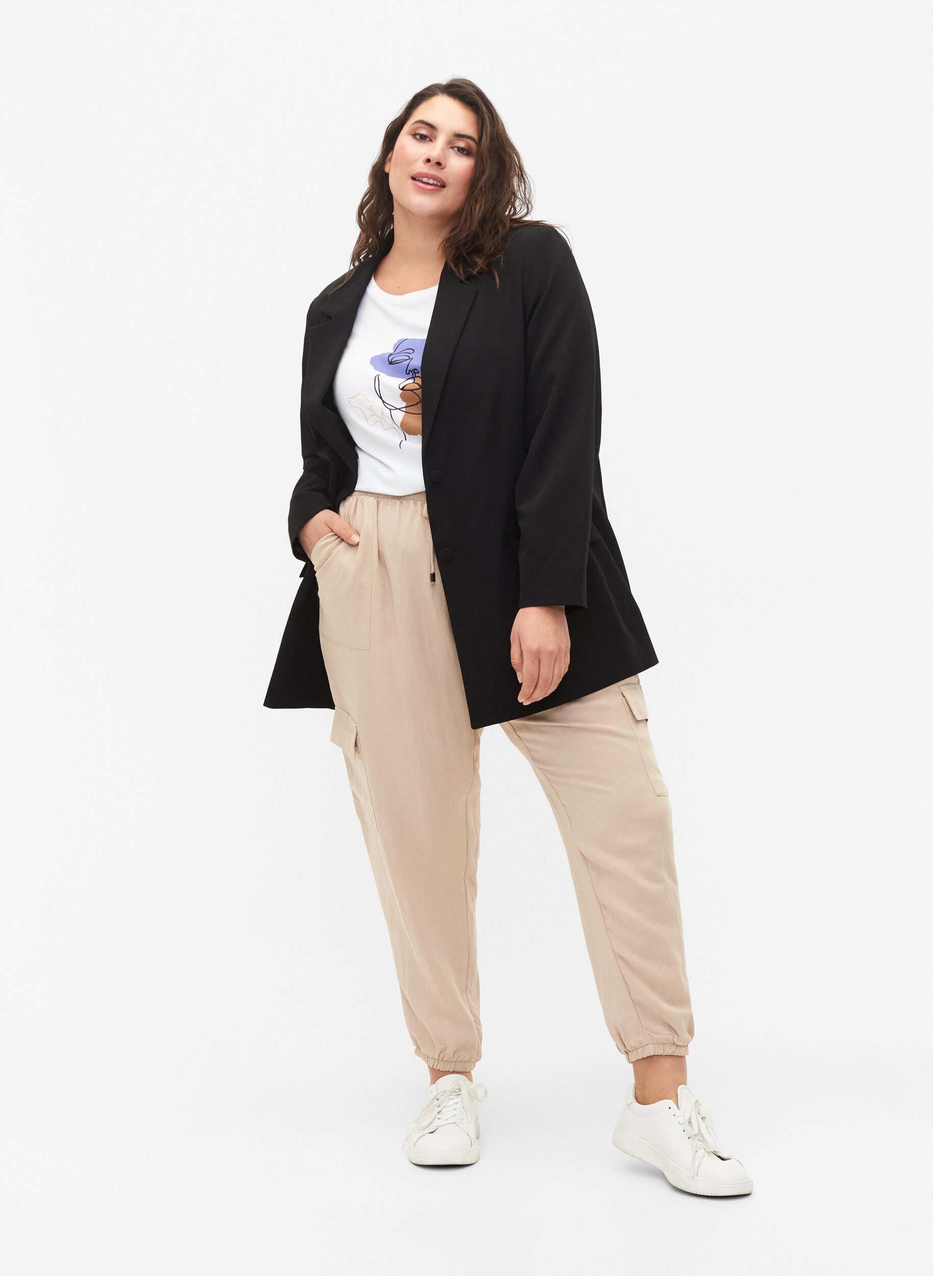 Zizzi Klassischer Blazer mit Knopfverschluss, Black, Model image number 2