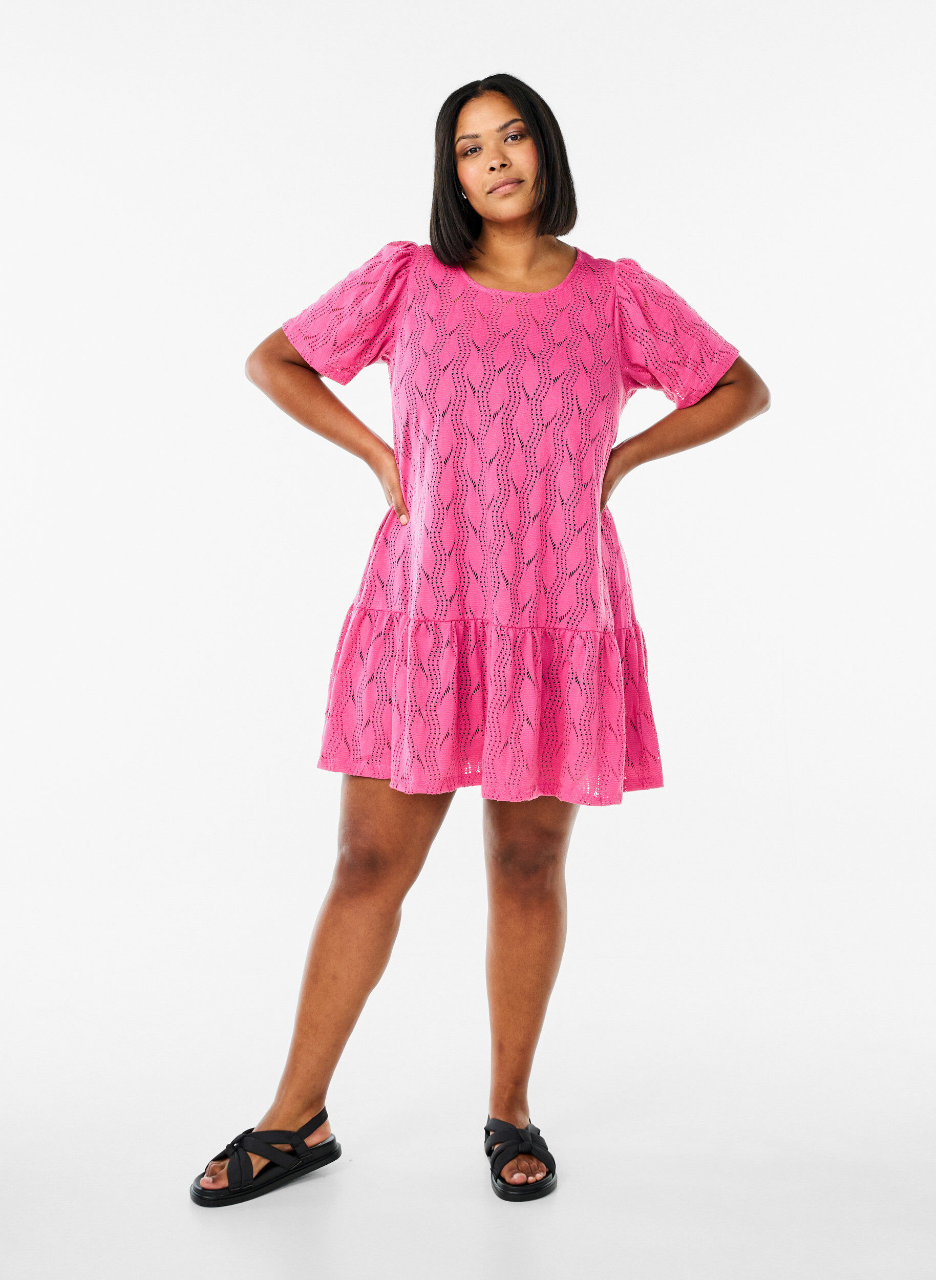 Zizzi FLASH - Robe courte en jersey &agrave; motif ajour&eacute;, Ibis Rose, Model image number 2